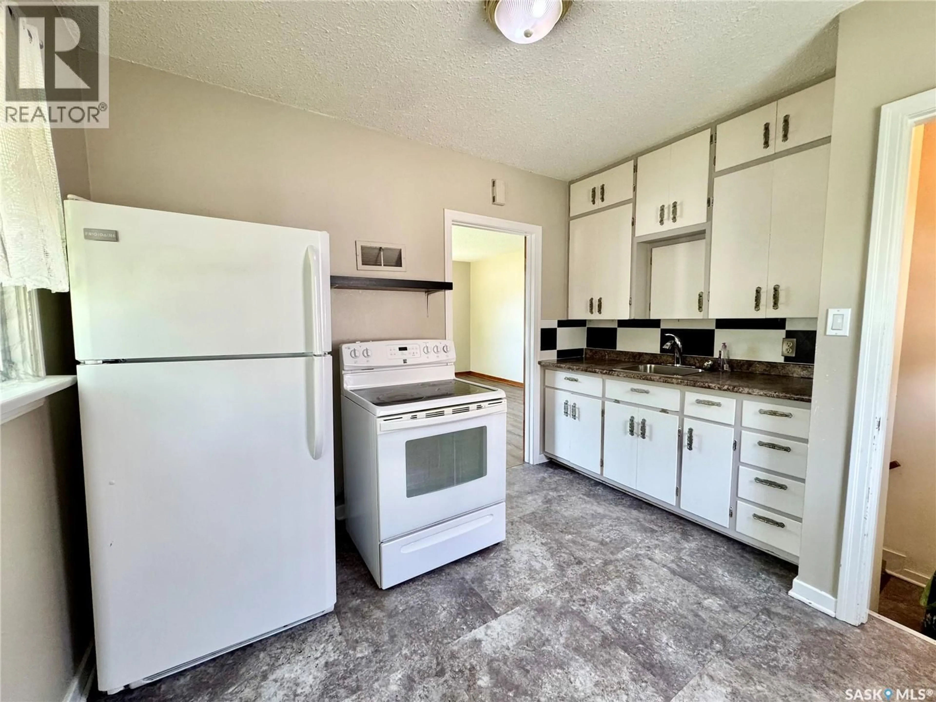 Standard kitchen, unknown for 537 9TH STREET, Prince Albert Saskatchewan S6V0Y4