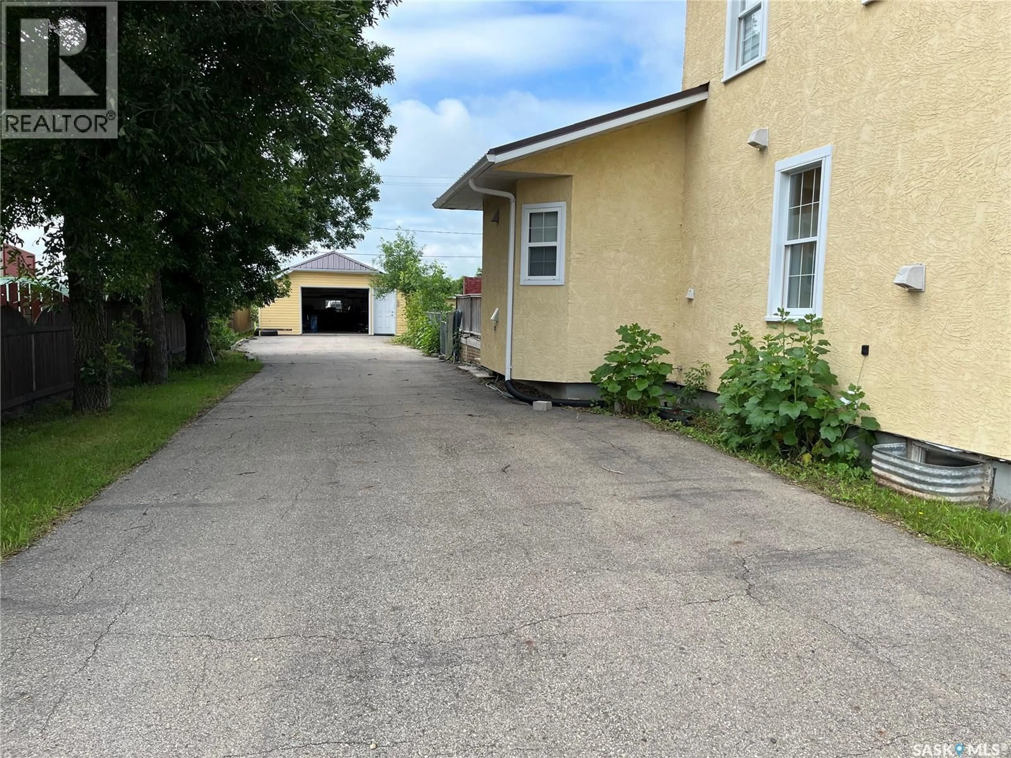 A pic from outside/outdoor area/front of a property/back of a property/a pic from drone, street for 244 1ST AVENUE, Gravelbourg Saskatchewan S0H1X0