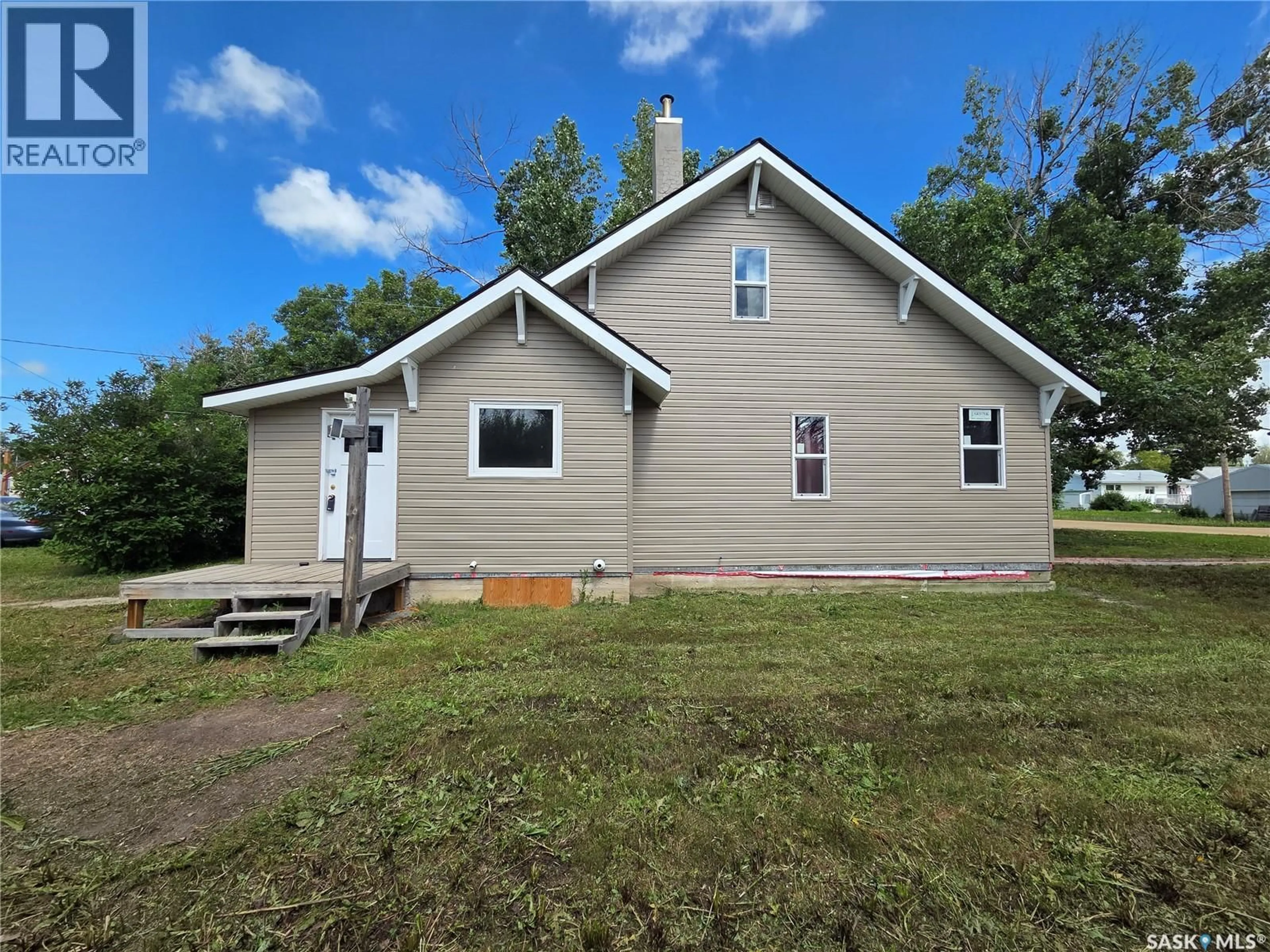 A pic from outside/outdoor area/front of a property/back of a property/a pic from drone, building for 304 1ST AVENUE, Craik Saskatchewan S0G0V0