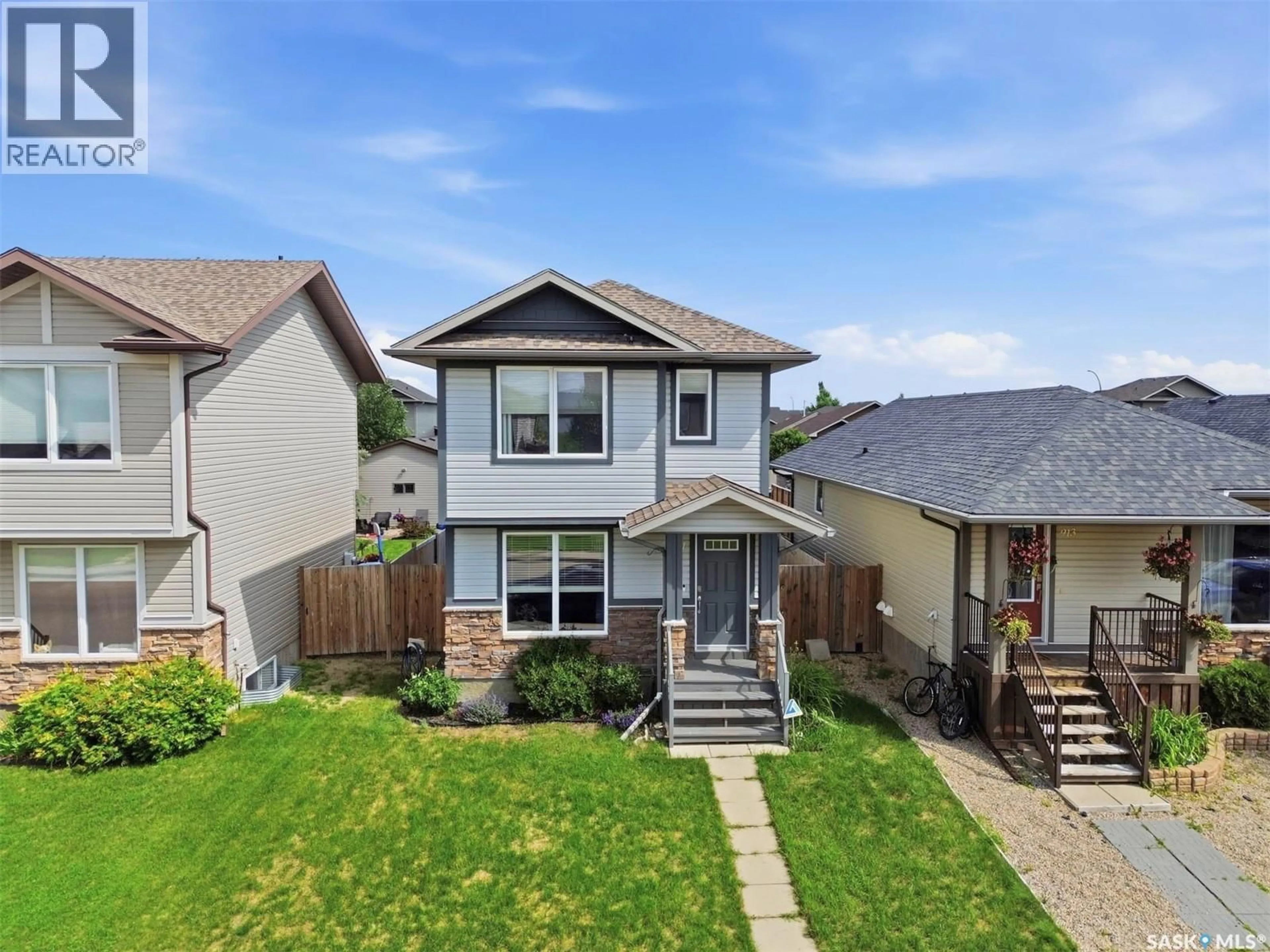 A pic from outside/outdoor area/front of a property/back of a property/a pic from drone, street for 911 GLENVIEW COVE, Martensville Saskatchewan S0K0A2