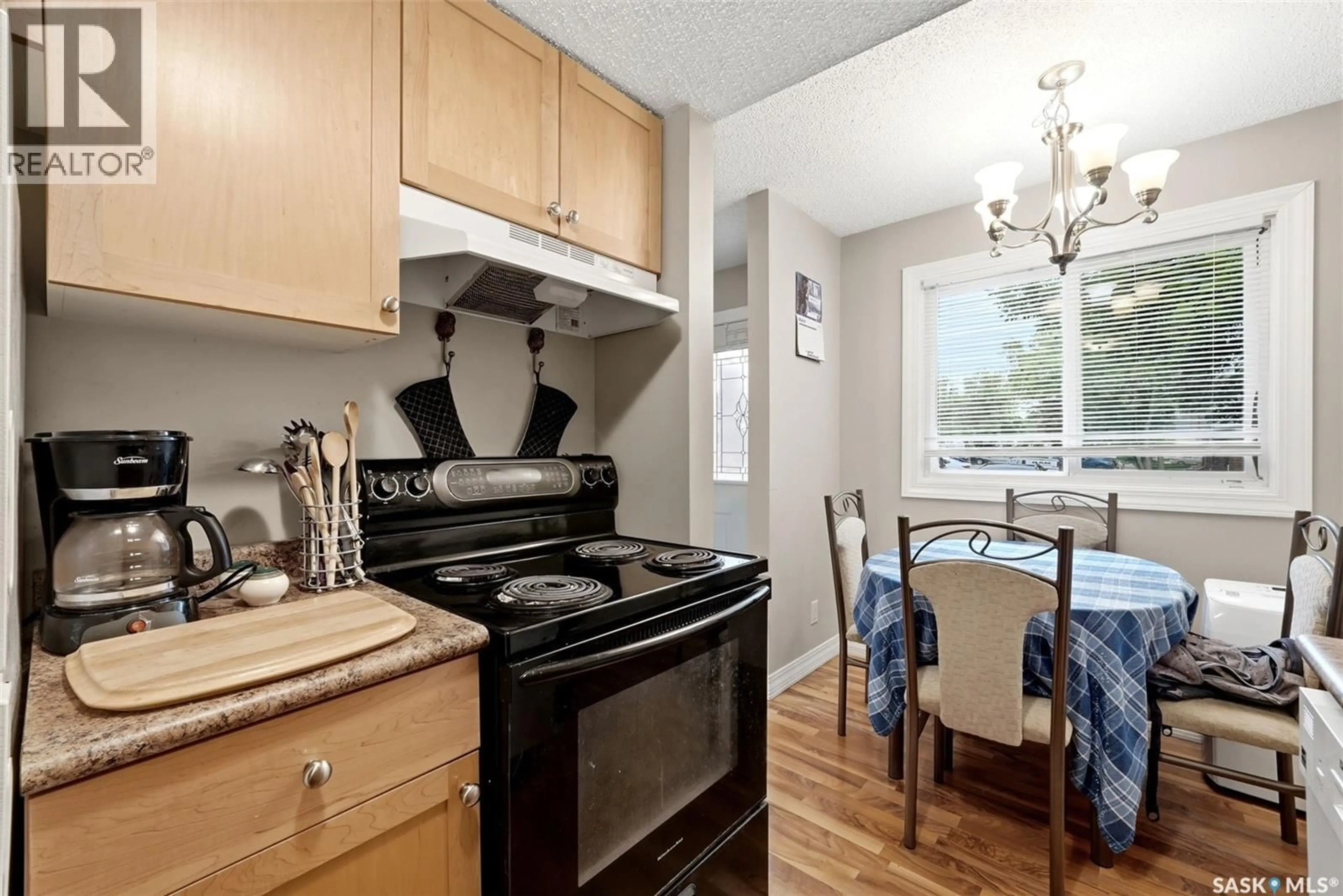 Standard kitchen, unknown for 3828 CASTLE ROAD, Regina Saskatchewan S4S6M7