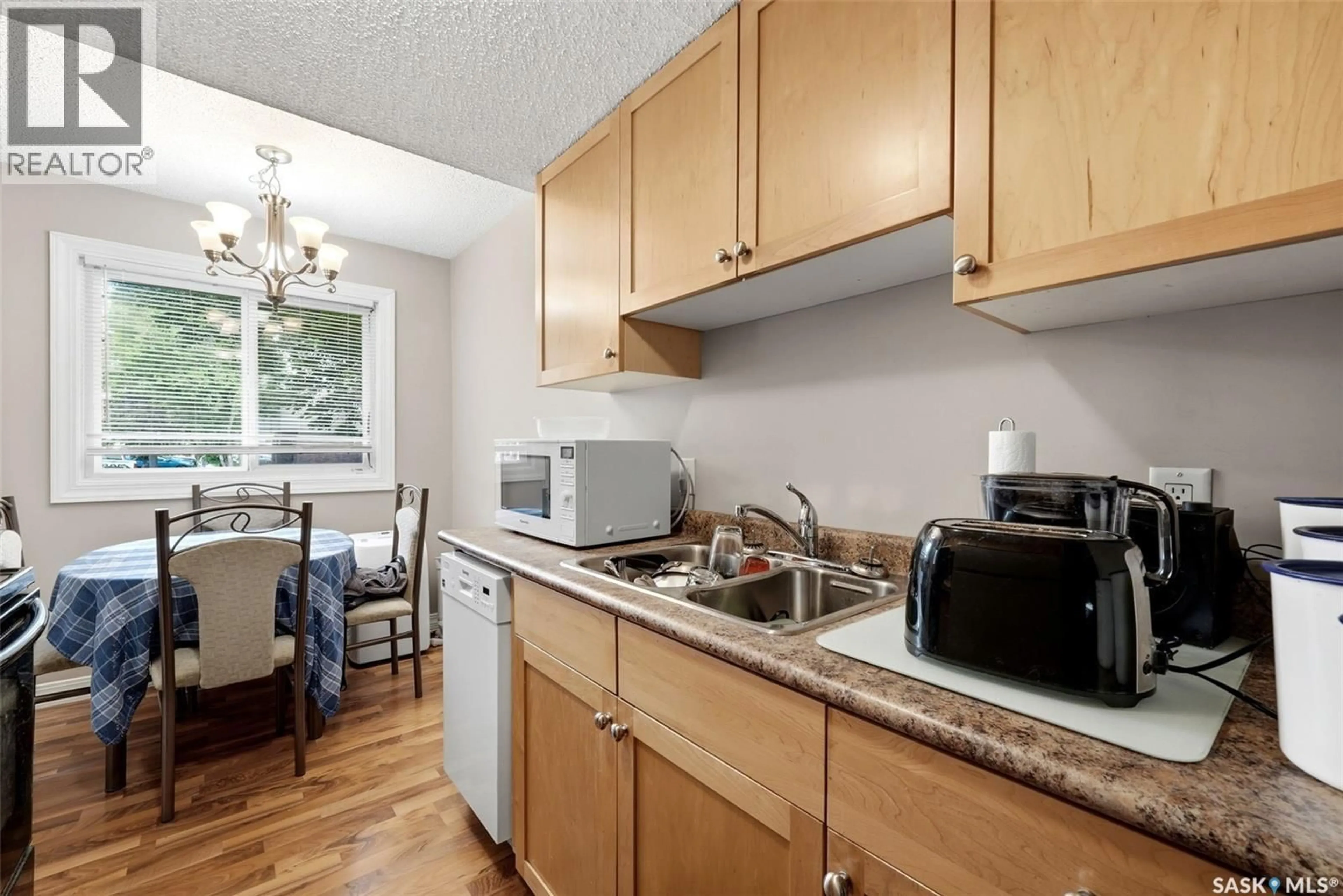 Standard kitchen, wood/laminate floor for 3828 CASTLE ROAD, Regina Saskatchewan S4S6M7