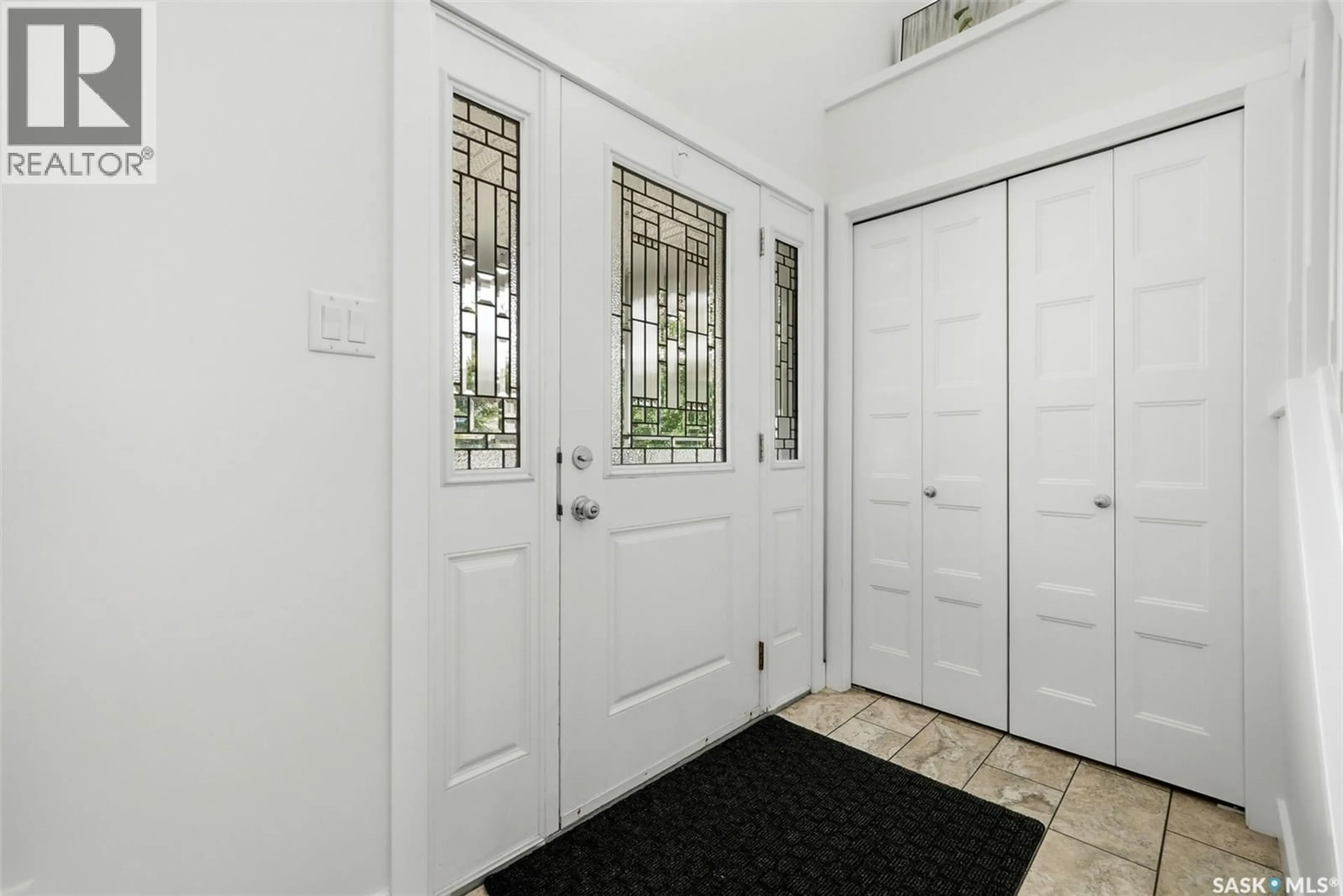 Indoor entryway for 5325 JIM CAIRNS BOULEVARD, Regina Saskatchewan S4W0G1