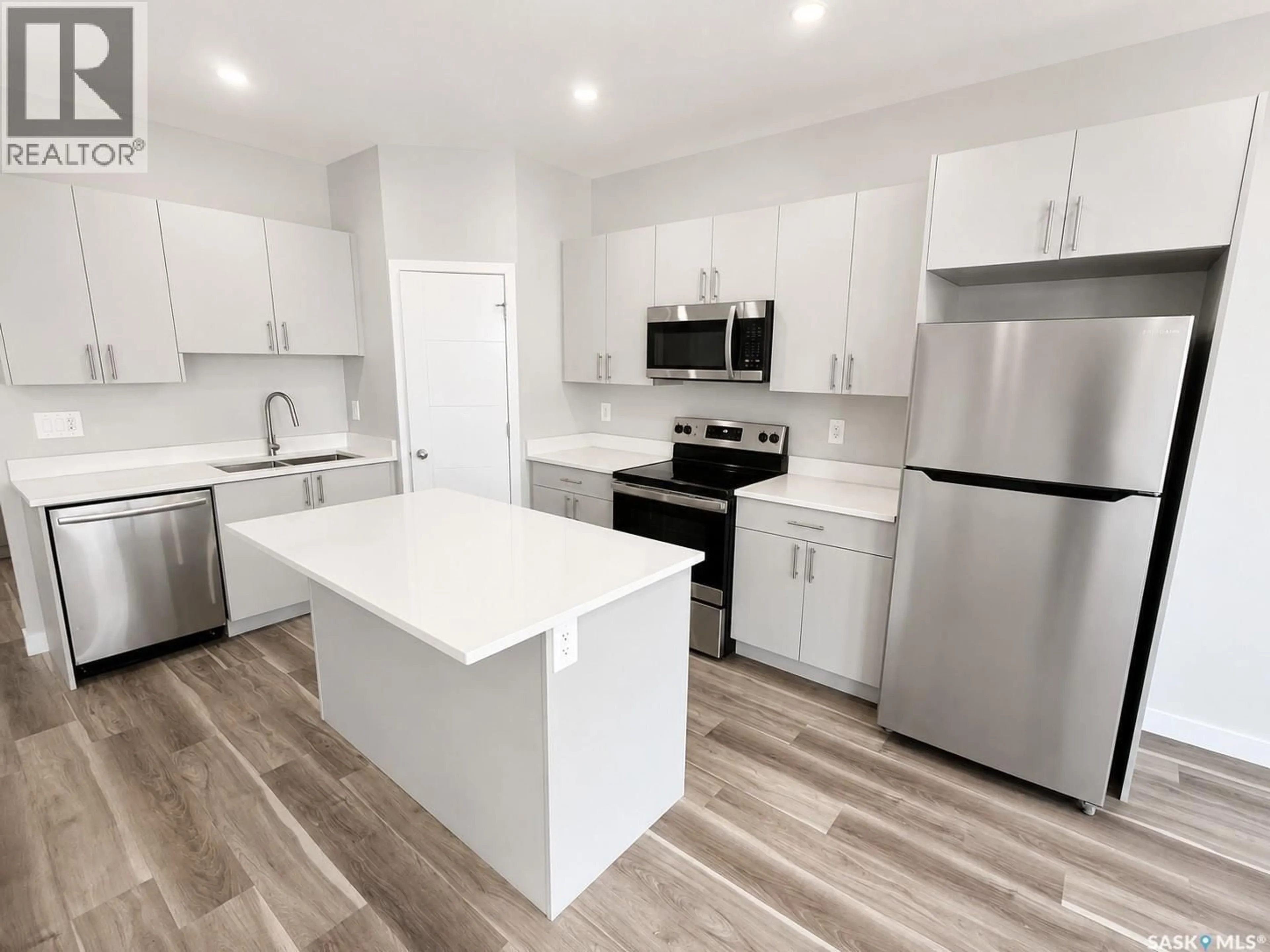 Open concept kitchen, unknown for 2982 GREEN BROOK ROAD, Regina Saskatchewan S4V3Z6