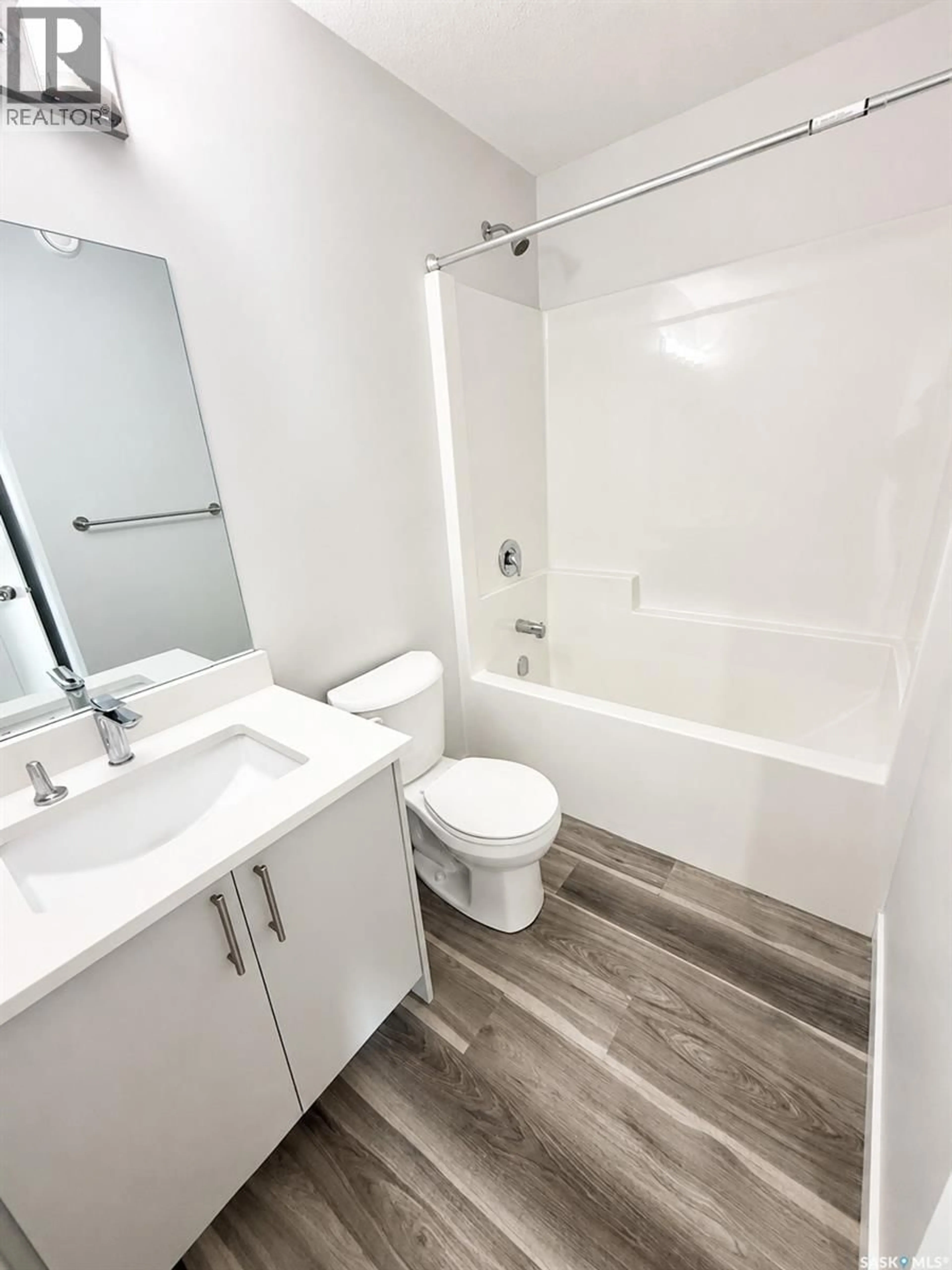 Standard bathroom, unknown for 2982 GREEN BROOK ROAD, Regina Saskatchewan S4V3Z6