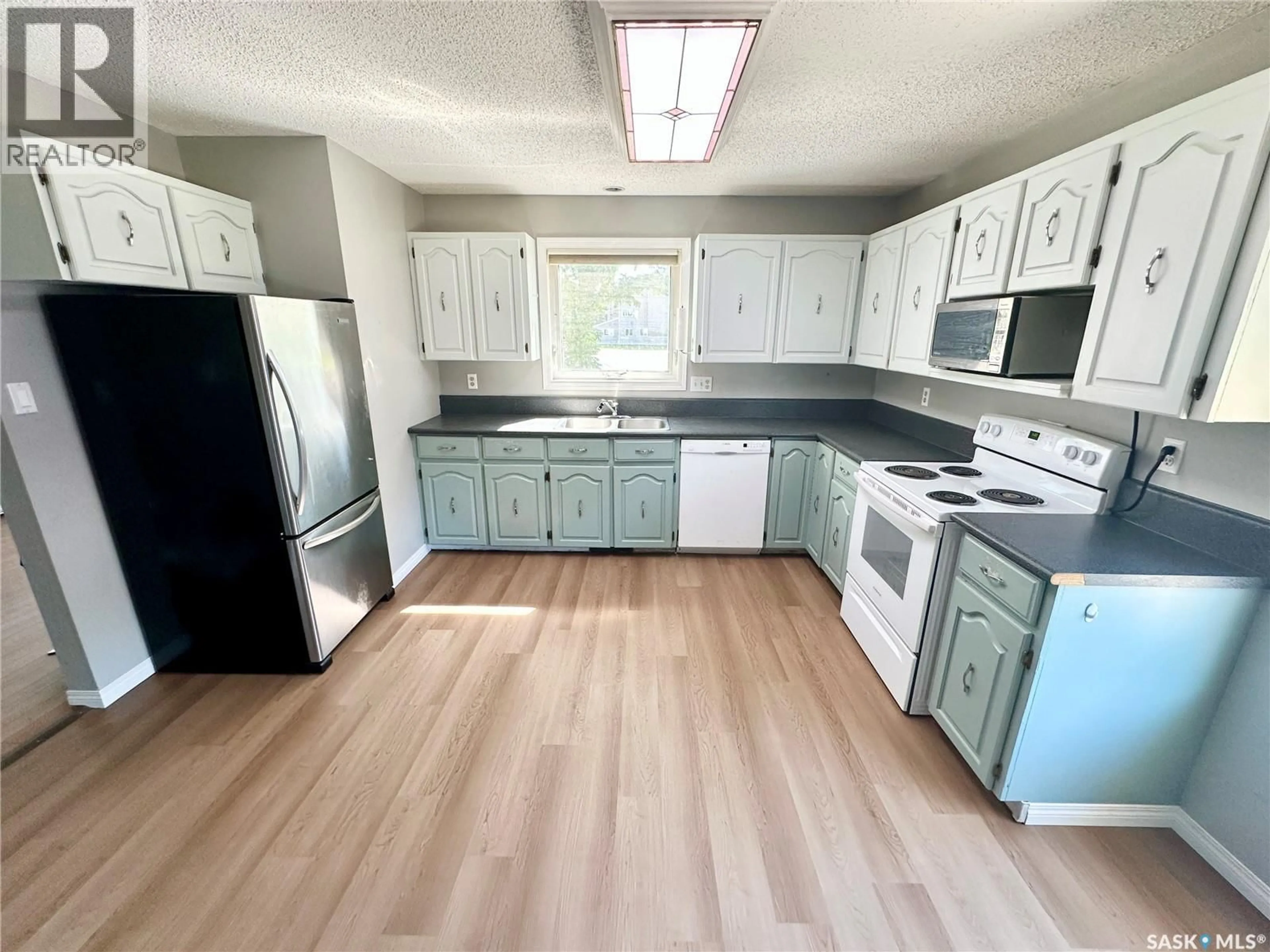 Standard kitchen, unknown for 213 18TH STREET, Weyburn Saskatchewan S4H3J4