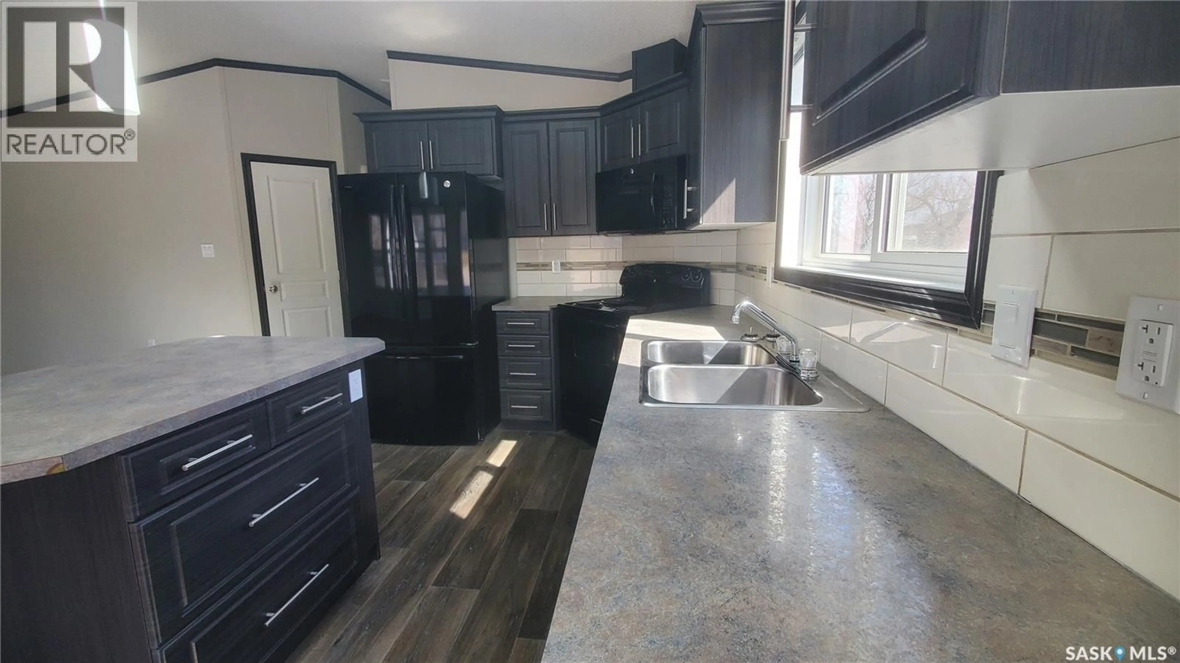 Unknown for 405 2ND AVENUE, Weyburn Saskatchewan S4H1W9