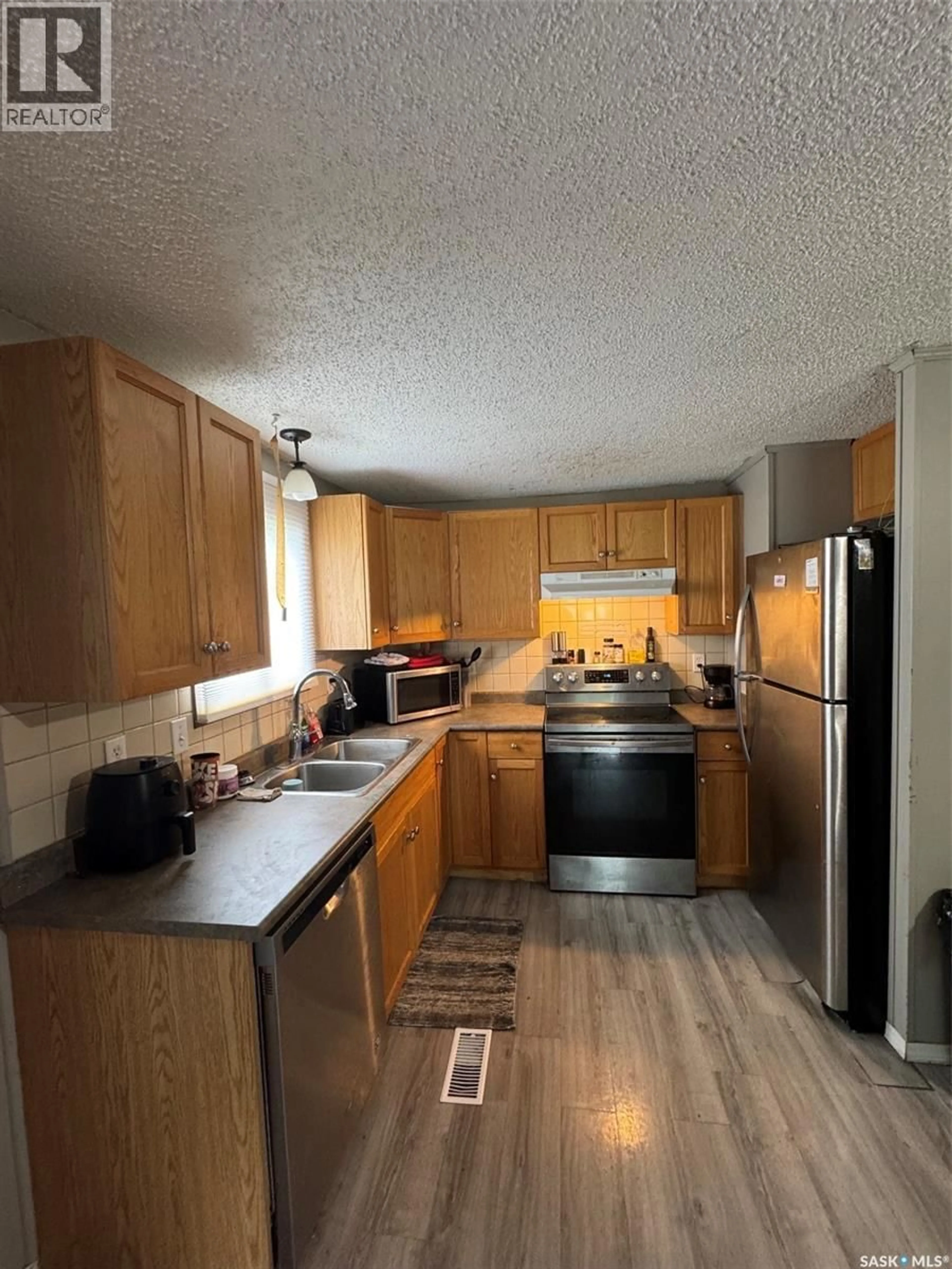 Standard kitchen, unknown for 451 34TH STREET, Battleford Saskatchewan S0M0E0