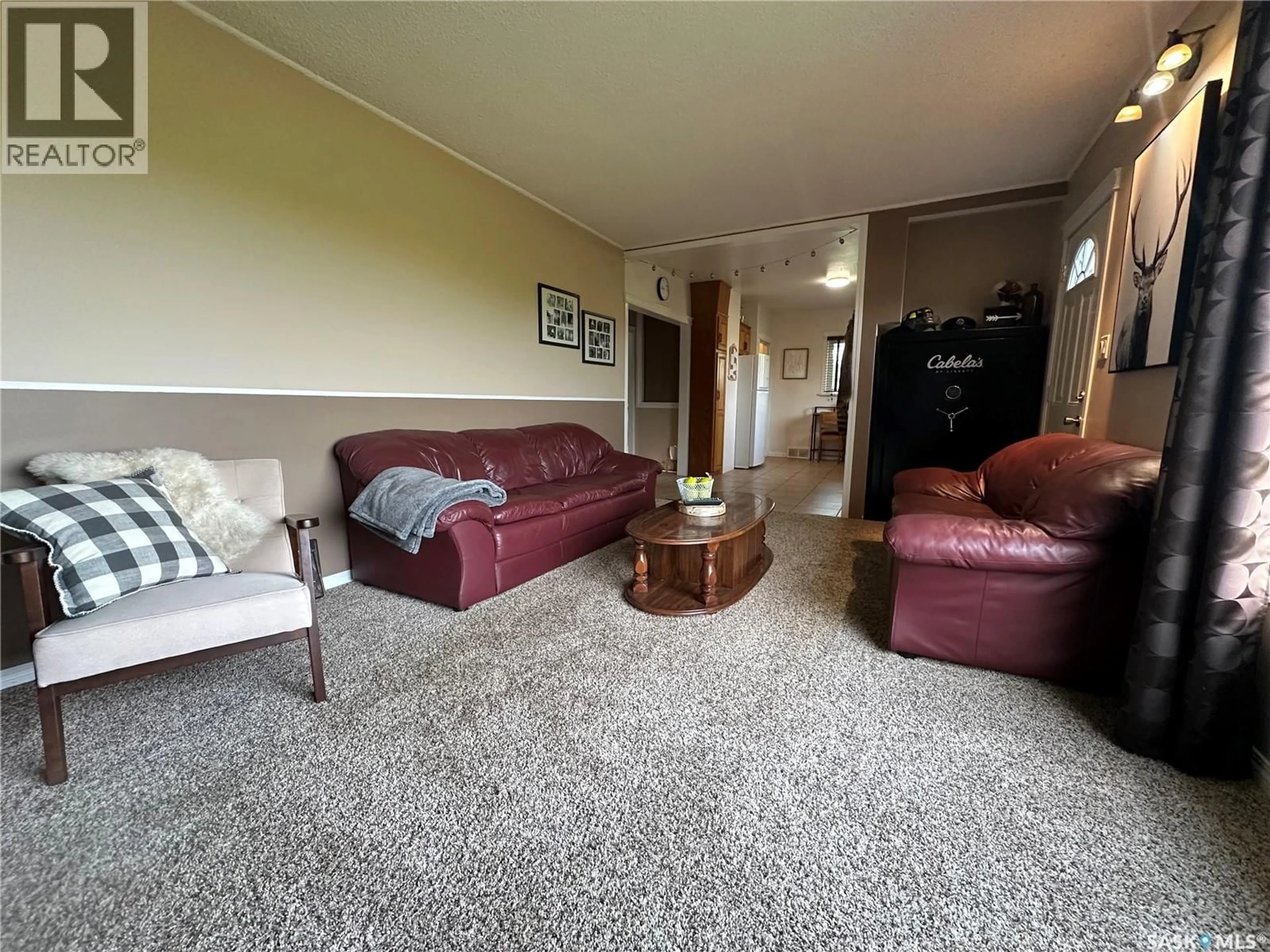 Living room with furniture, carpet floor for 212 SULLY AVENUE, Orkney Rm No. 244 Saskatchewan S3N4K1