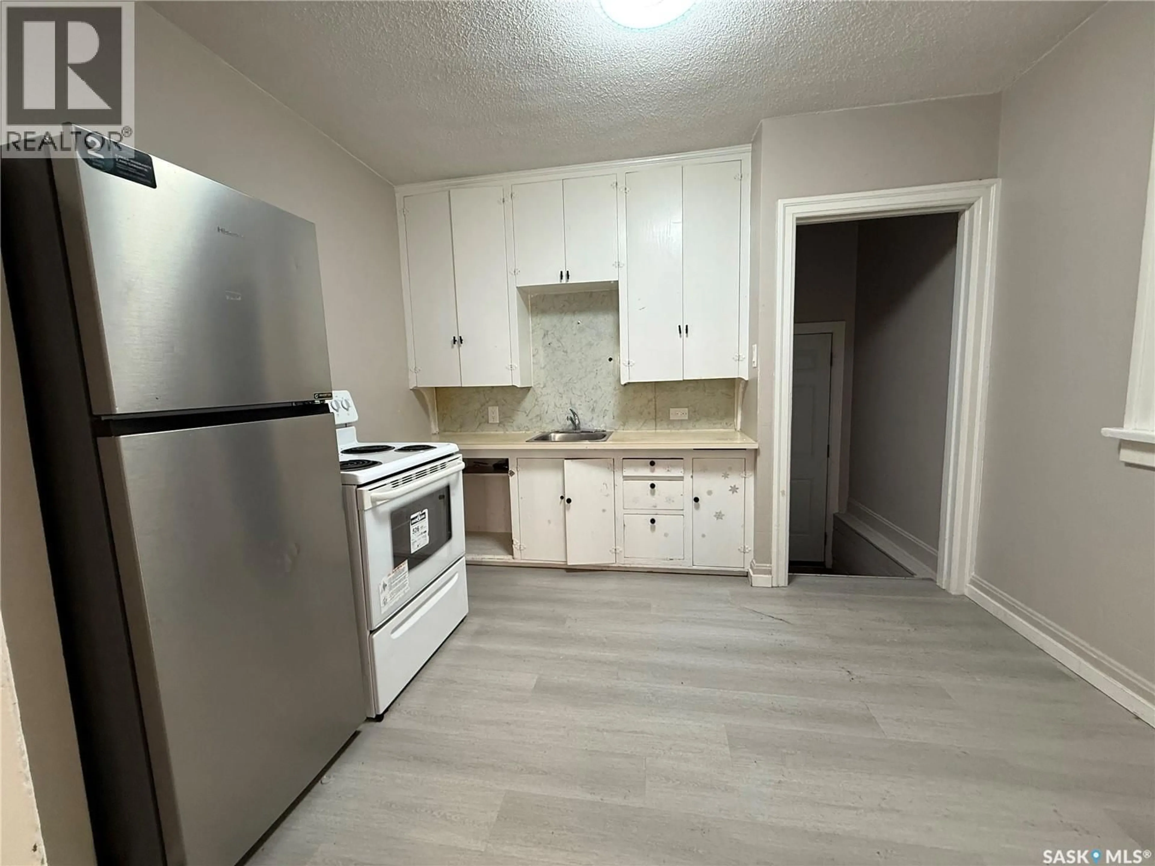 Standard kitchen, unknown for 1705 QUEBEC STREET, Regina Saskatchewan S4P1J4