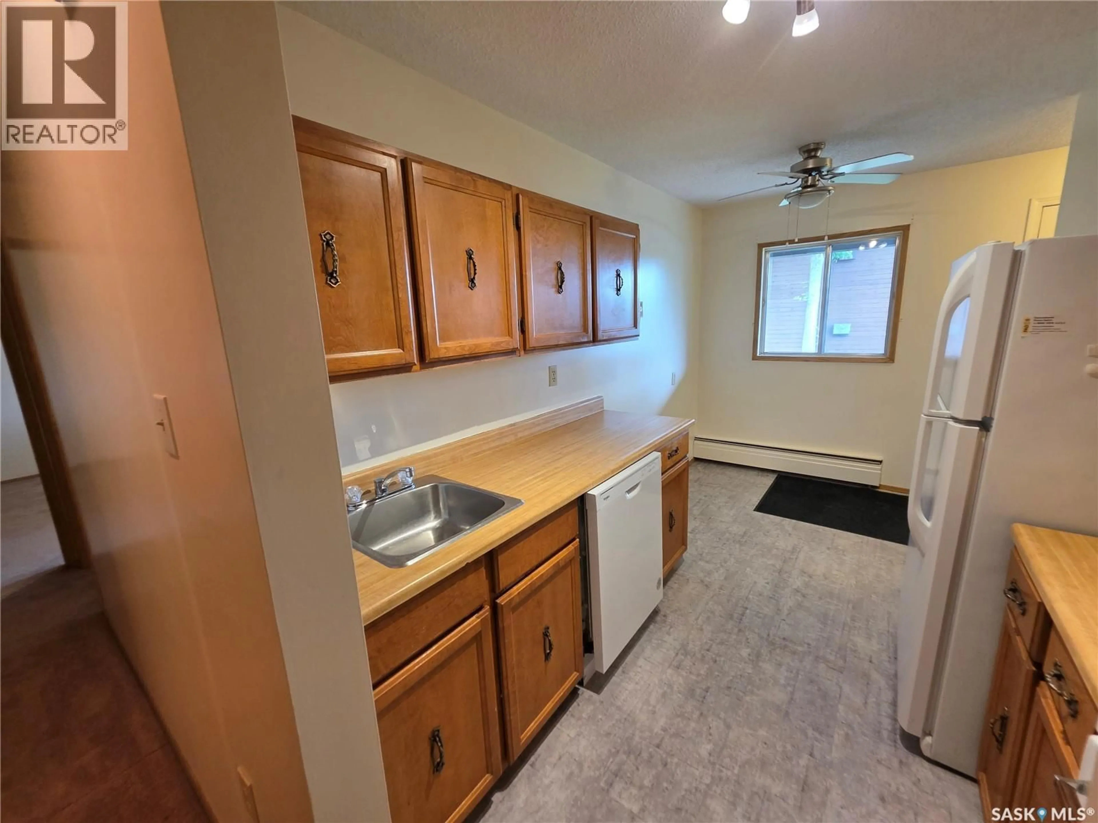 Standard kitchen, unknown for 108C - 1350 GORDON ROAD, Moose Jaw Saskatchewan S6H7R9