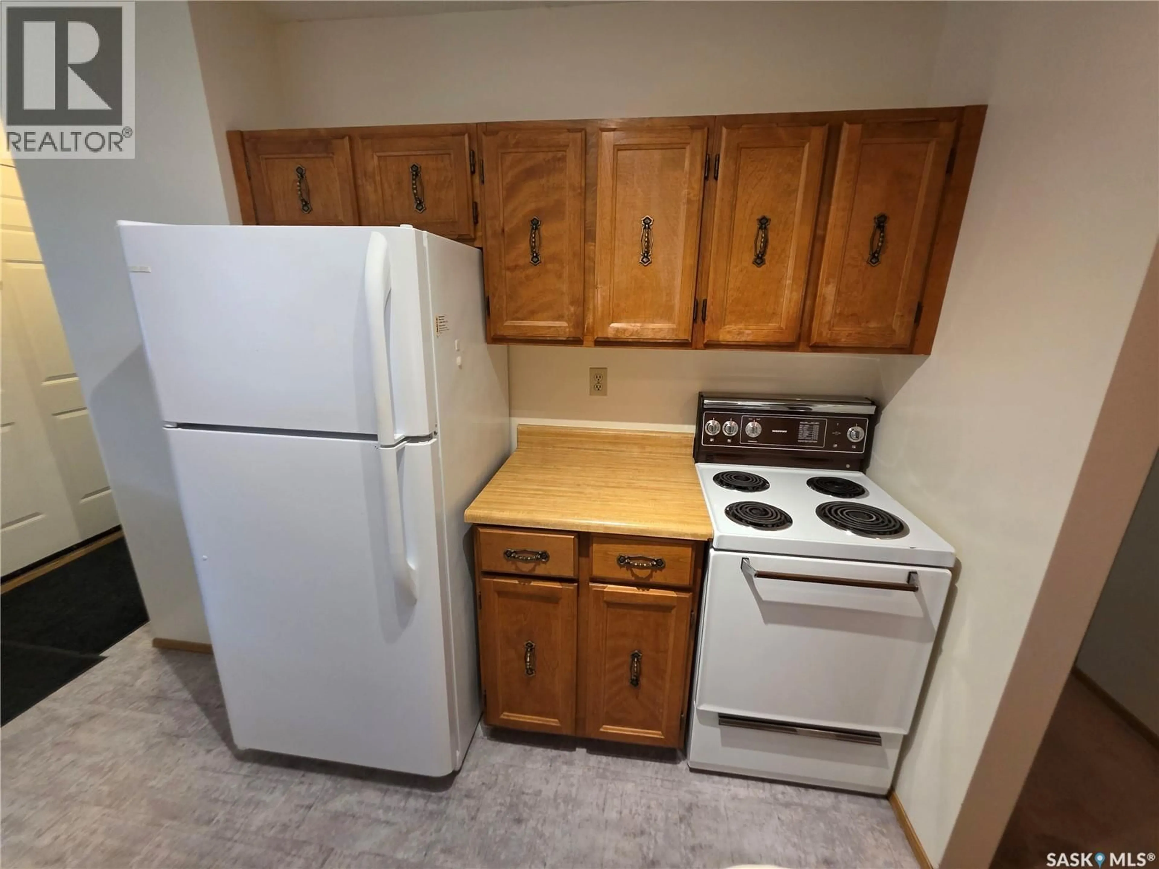 Standard kitchen, unknown for 108C - 1350 GORDON ROAD, Moose Jaw Saskatchewan S6H7R9