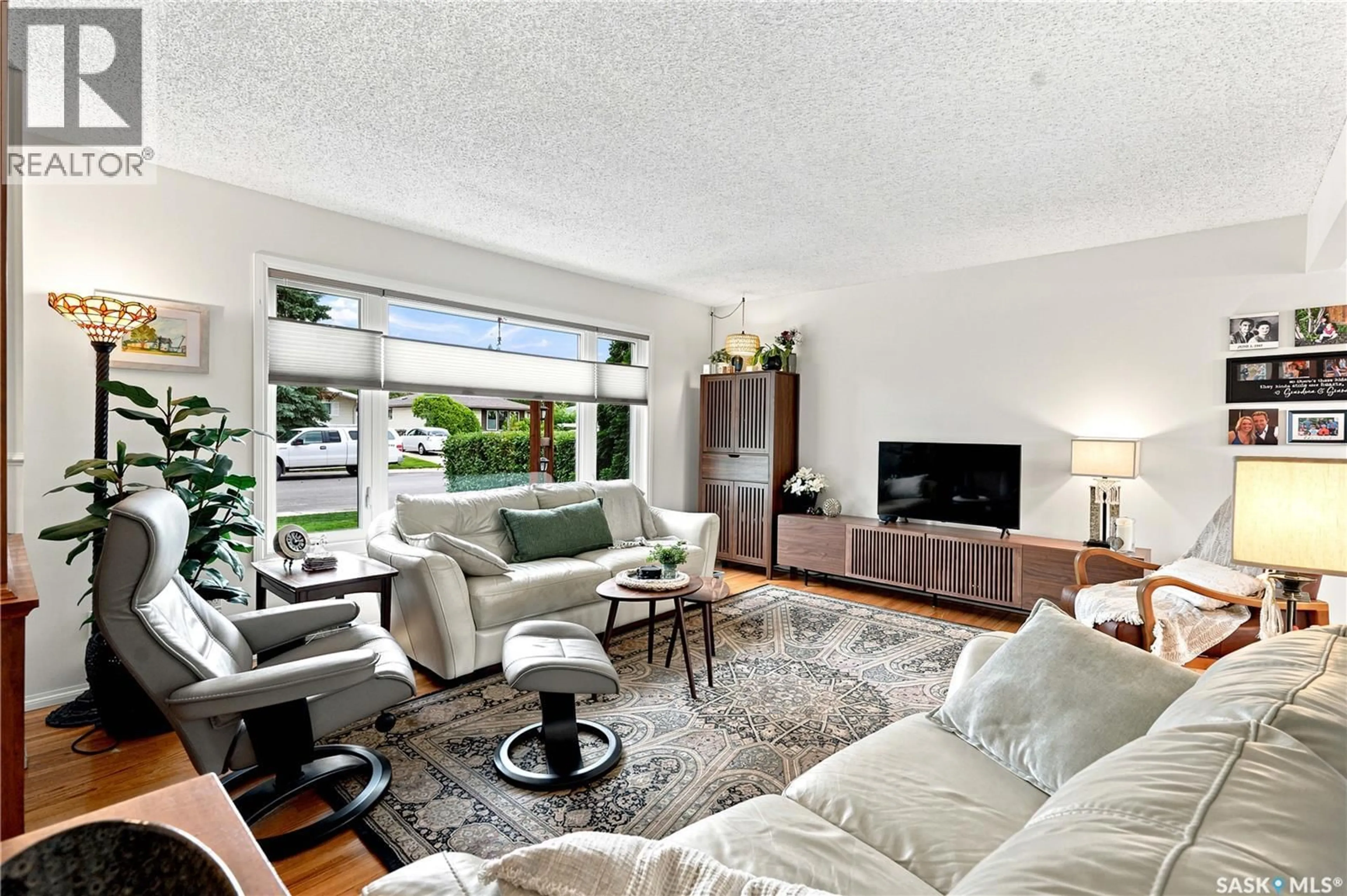 Living room with furniture, unknown for 88 SPARLING CRESCENT, Saskatoon Saskatchewan S7H3H2