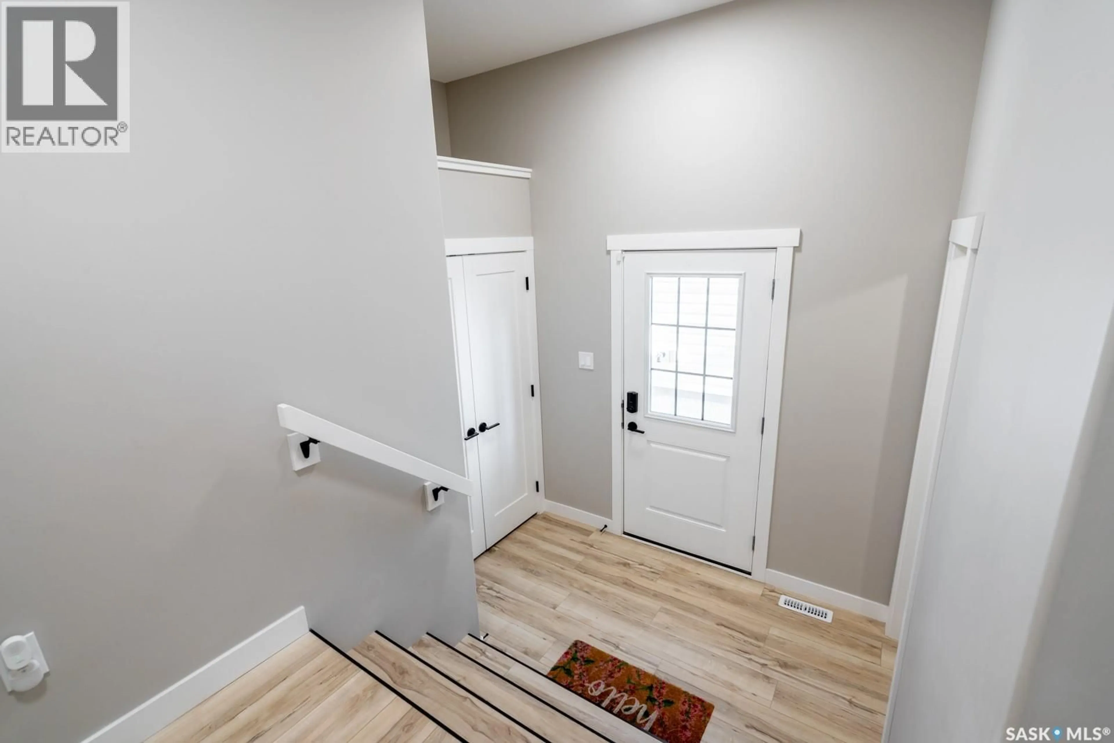 Indoor entryway for 4620 FERNDALE CRESCENT, Regina Saskatchewan S4V4A1