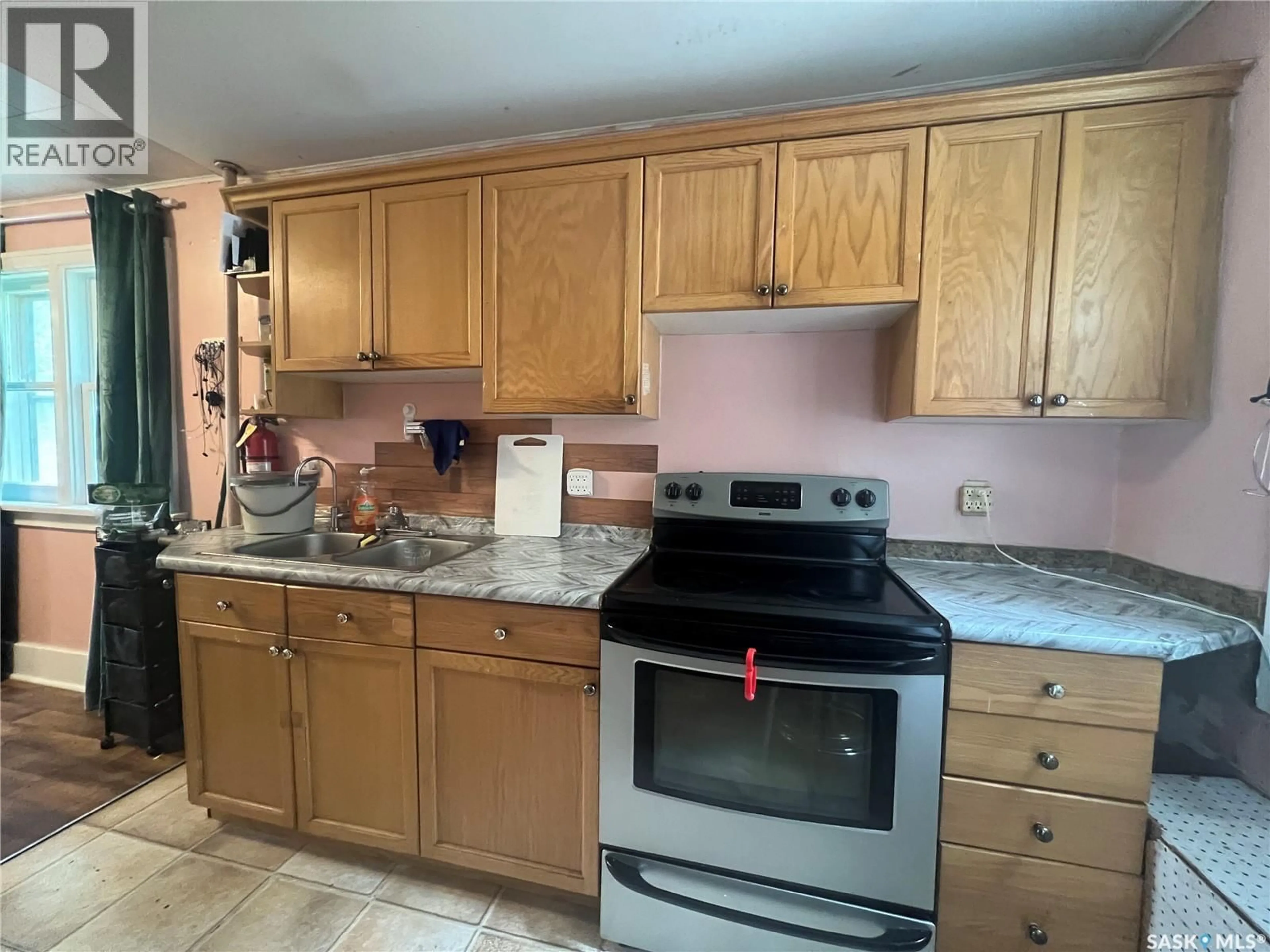 Standard kitchen, unknown for 1936 BRODER STREET, Regina Saskatchewan S4N3S1