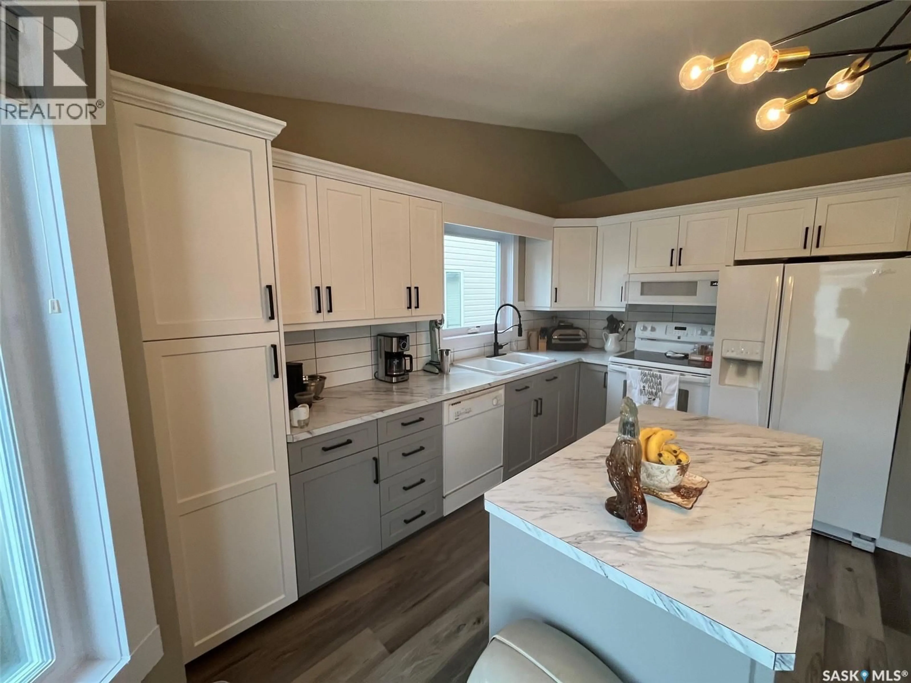 Open concept kitchen, unknown for 110 26TH STREET, Prince Albert Saskatchewan S6V1Z7