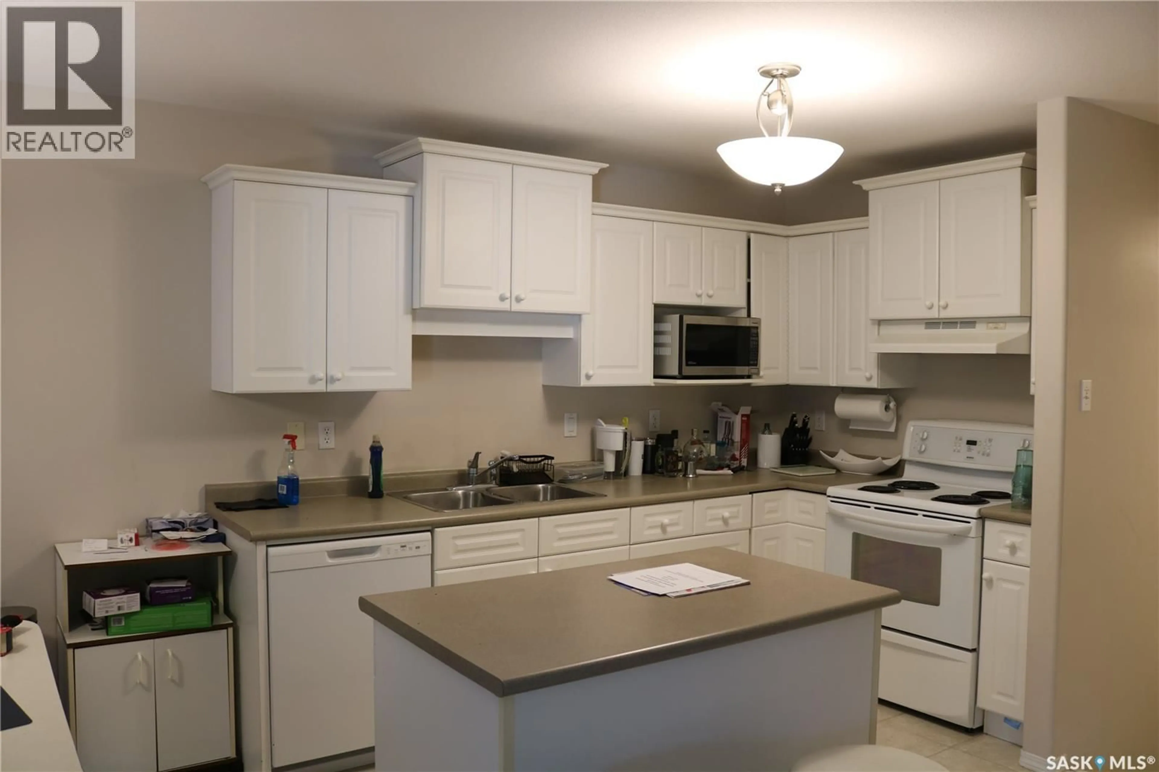 Standard kitchen, unknown for 405 - 127 BAYFIELD CRESCENT, Saskatoon Saskatchewan S7V1J4