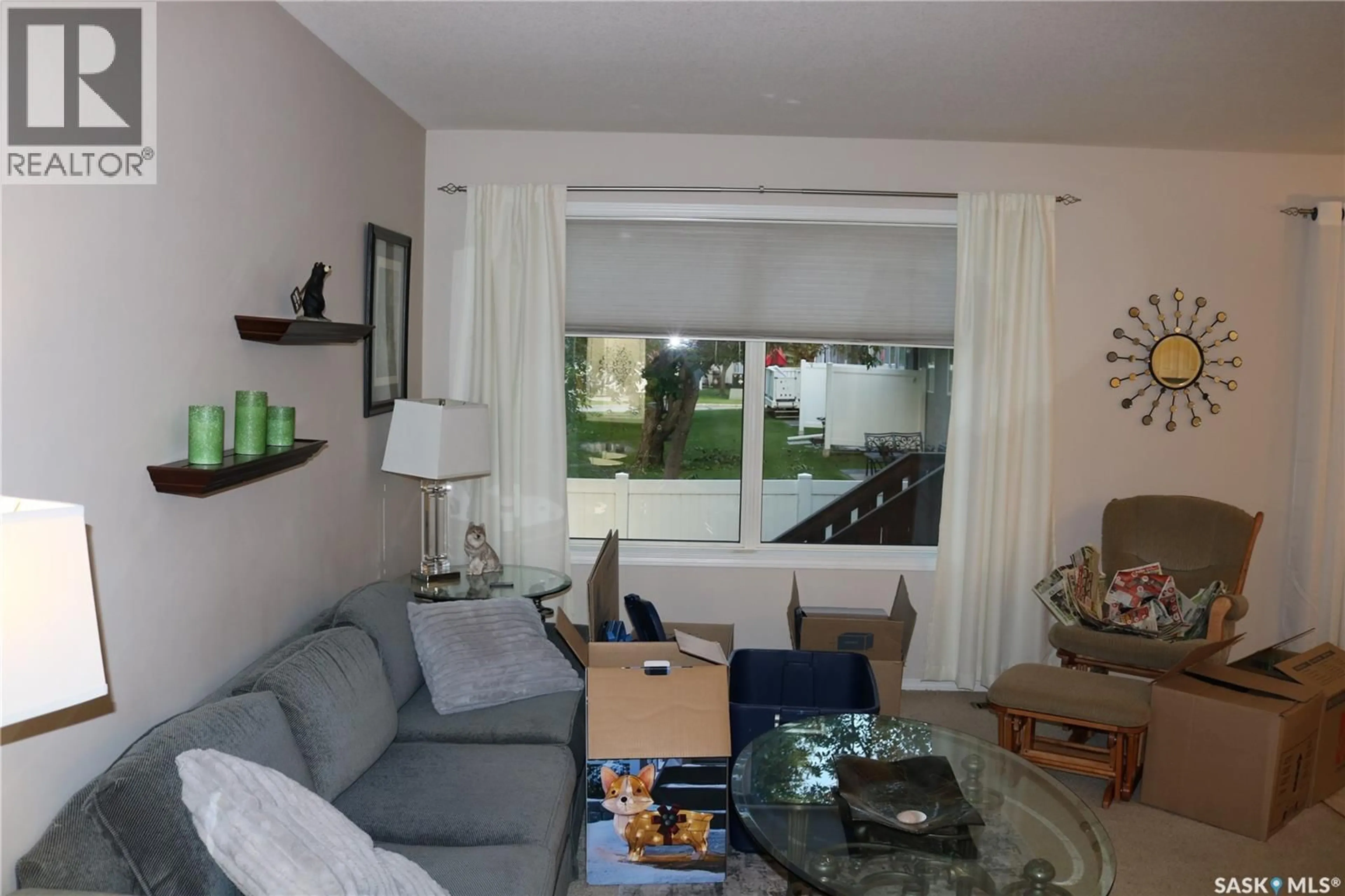 Living room with furniture, unknown for 405 - 127 BAYFIELD CRESCENT, Saskatoon Saskatchewan S7V1J4