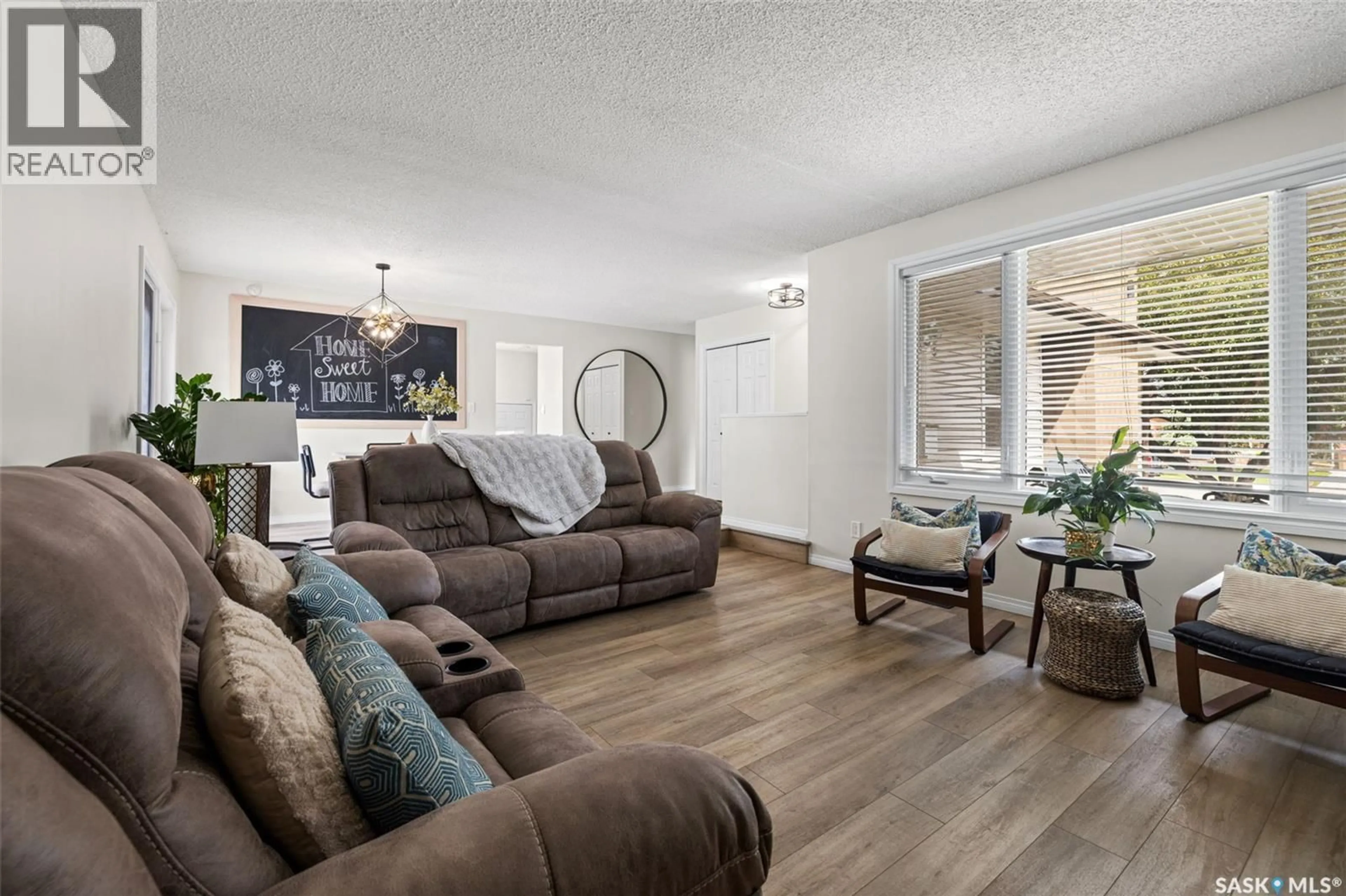 Living room with furniture, unknown for 47 GREEN MEADOW ROAD, Regina Saskatchewan S4V0A6