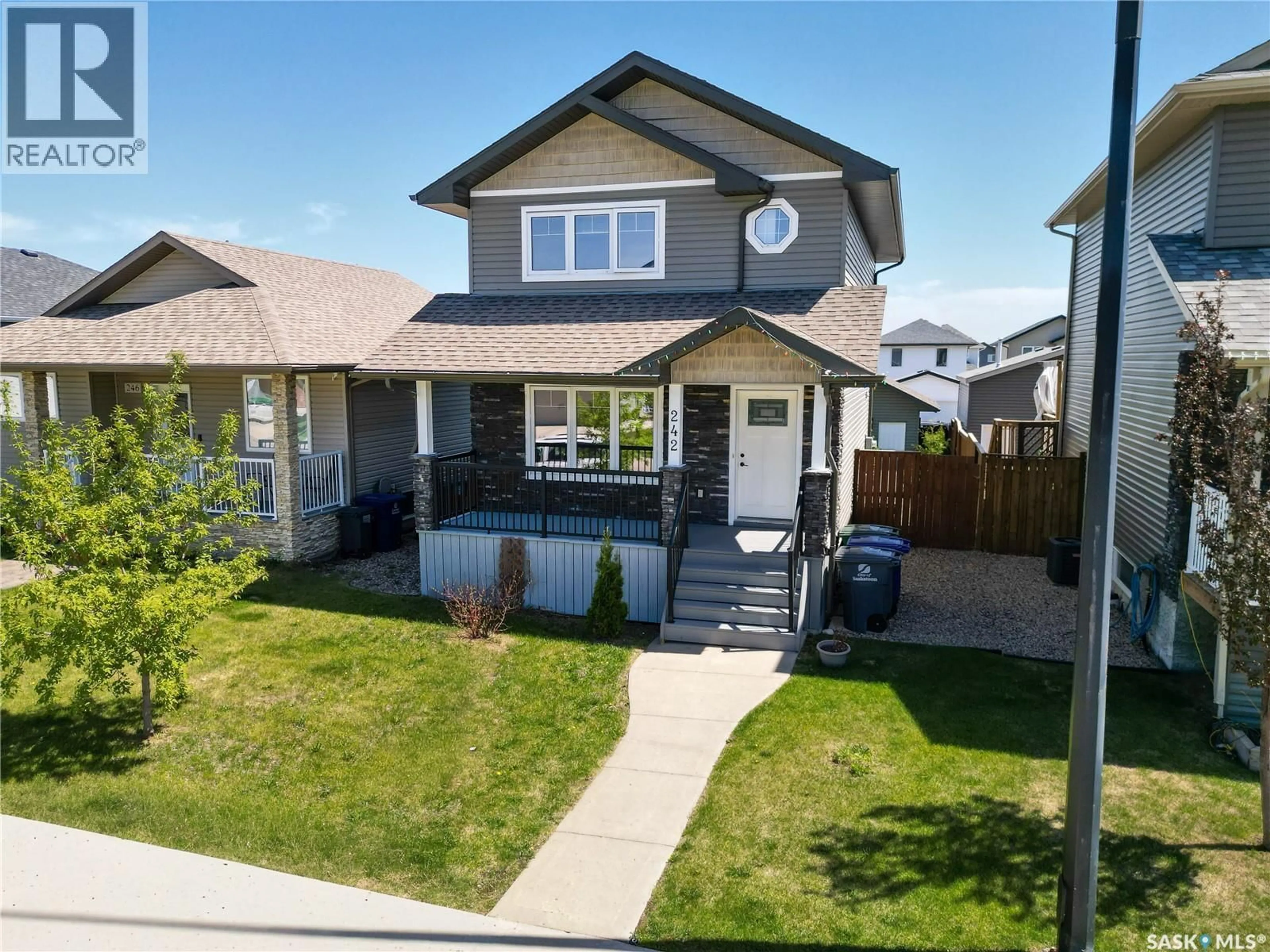 A pic from outside/outdoor area/front of a property/back of a property/a pic from drone, street for 242 GEARY CRESCENT, Saskatoon Saskatchewan S7R0E6