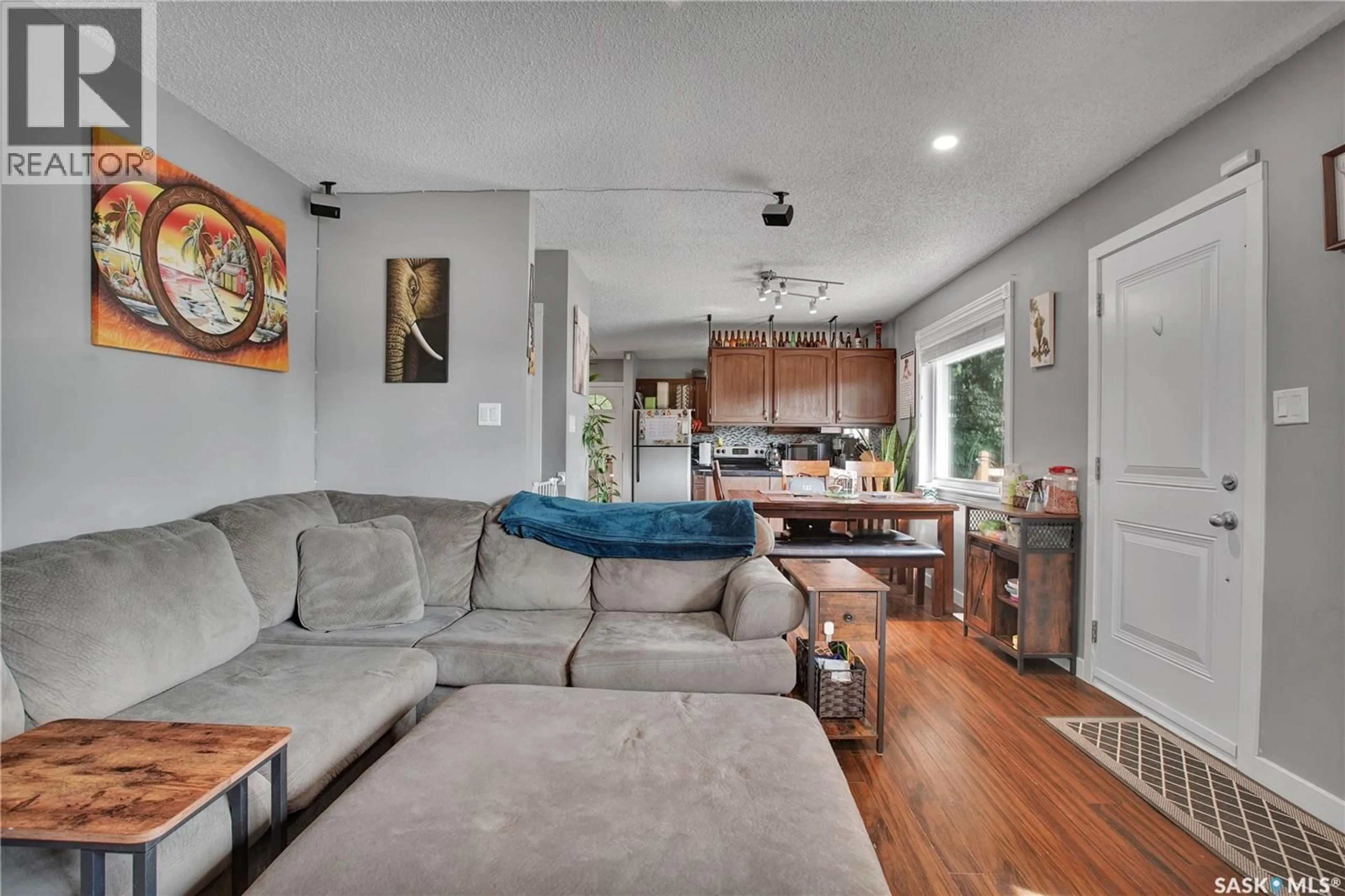 Living room with furniture, unknown for 1515 CRERAR DRIVE, Saskatoon Saskatchewan S7M4R8