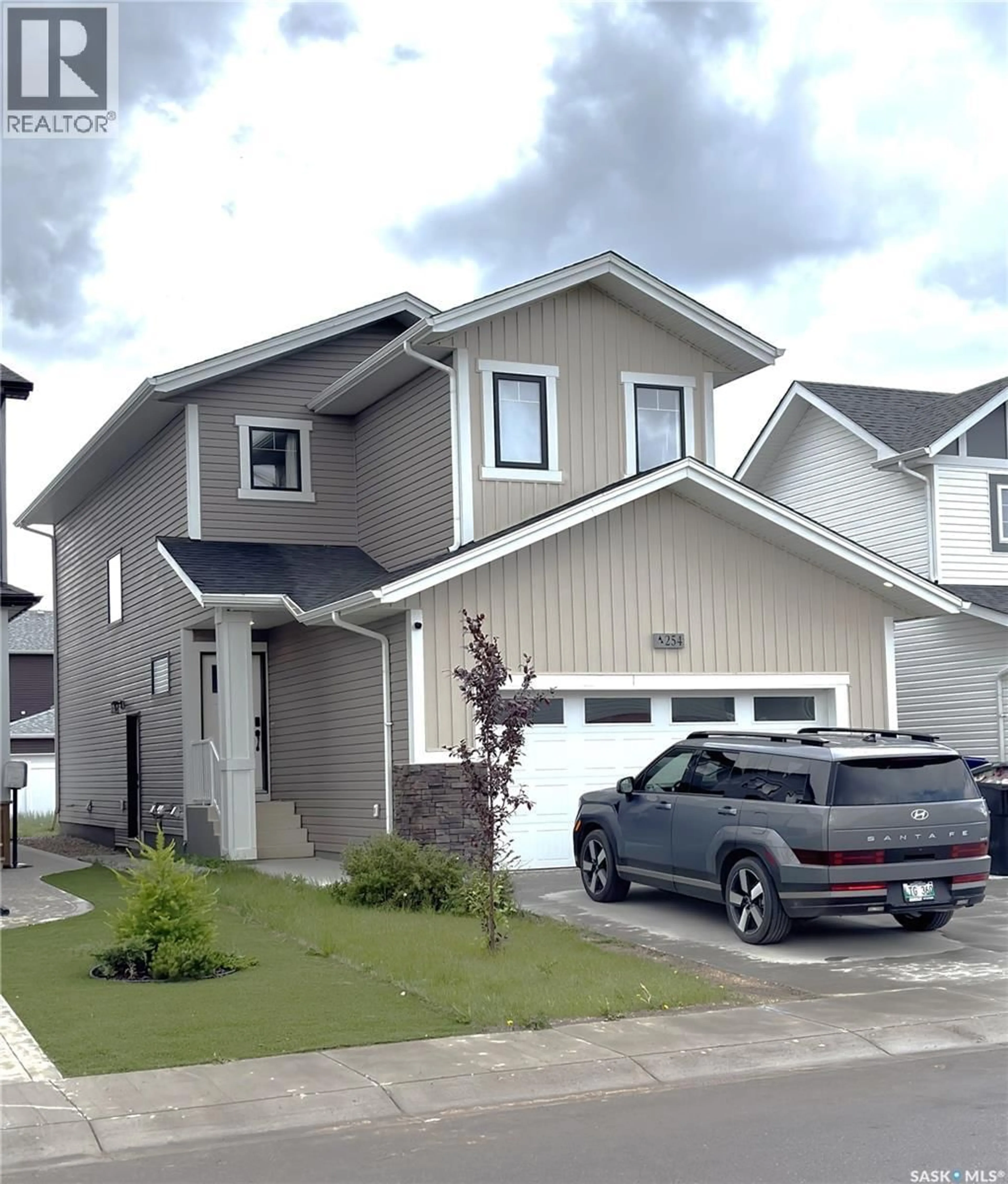 Home with vinyl exterior material, street for 254 ANISKOTAW MANOR, Saskatoon Saskatchewan S7V1L9