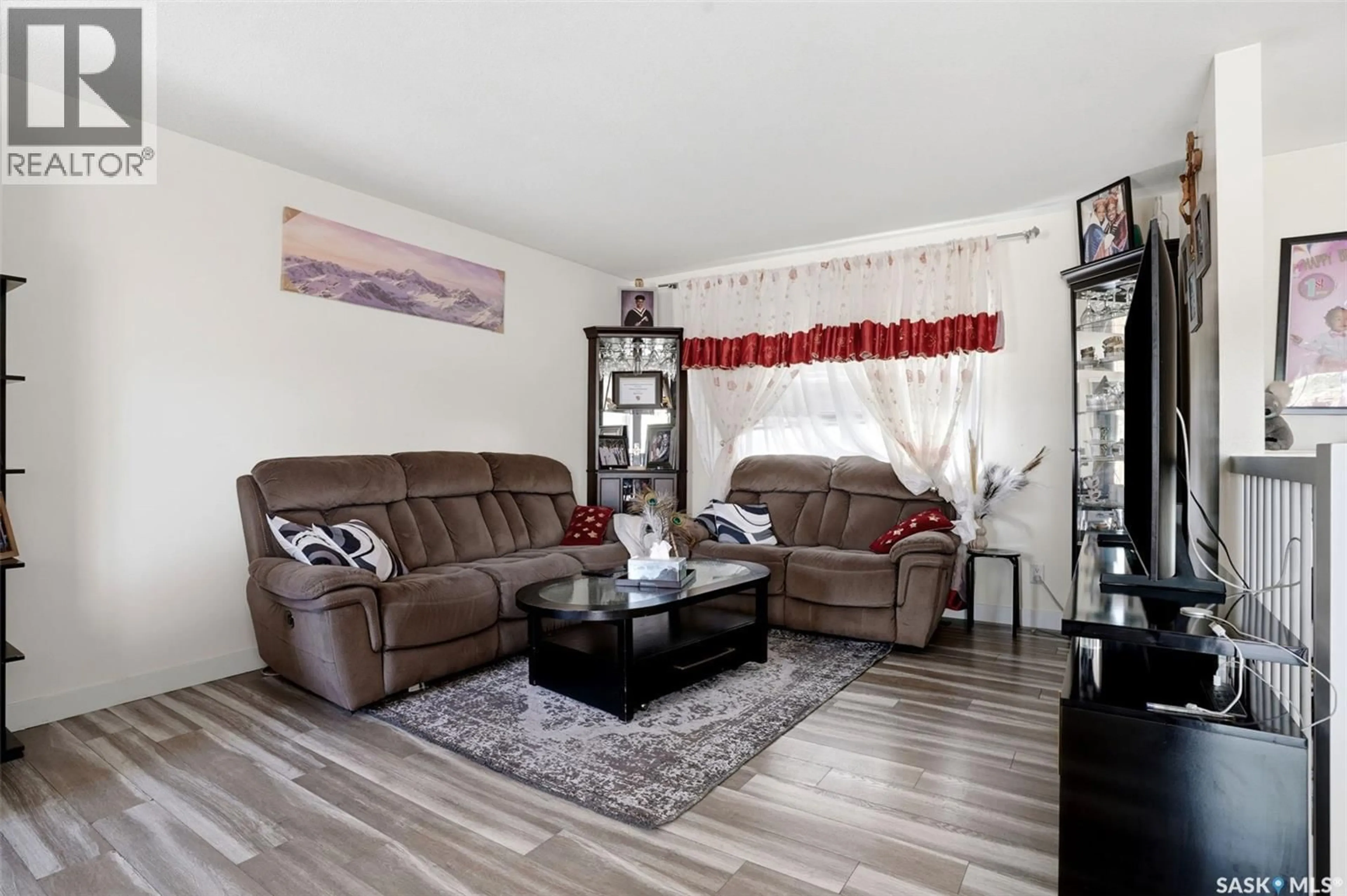 Living room with furniture, wood/laminate floor for 46 MOSSING BAY, Regina Saskatchewan S4N4H4