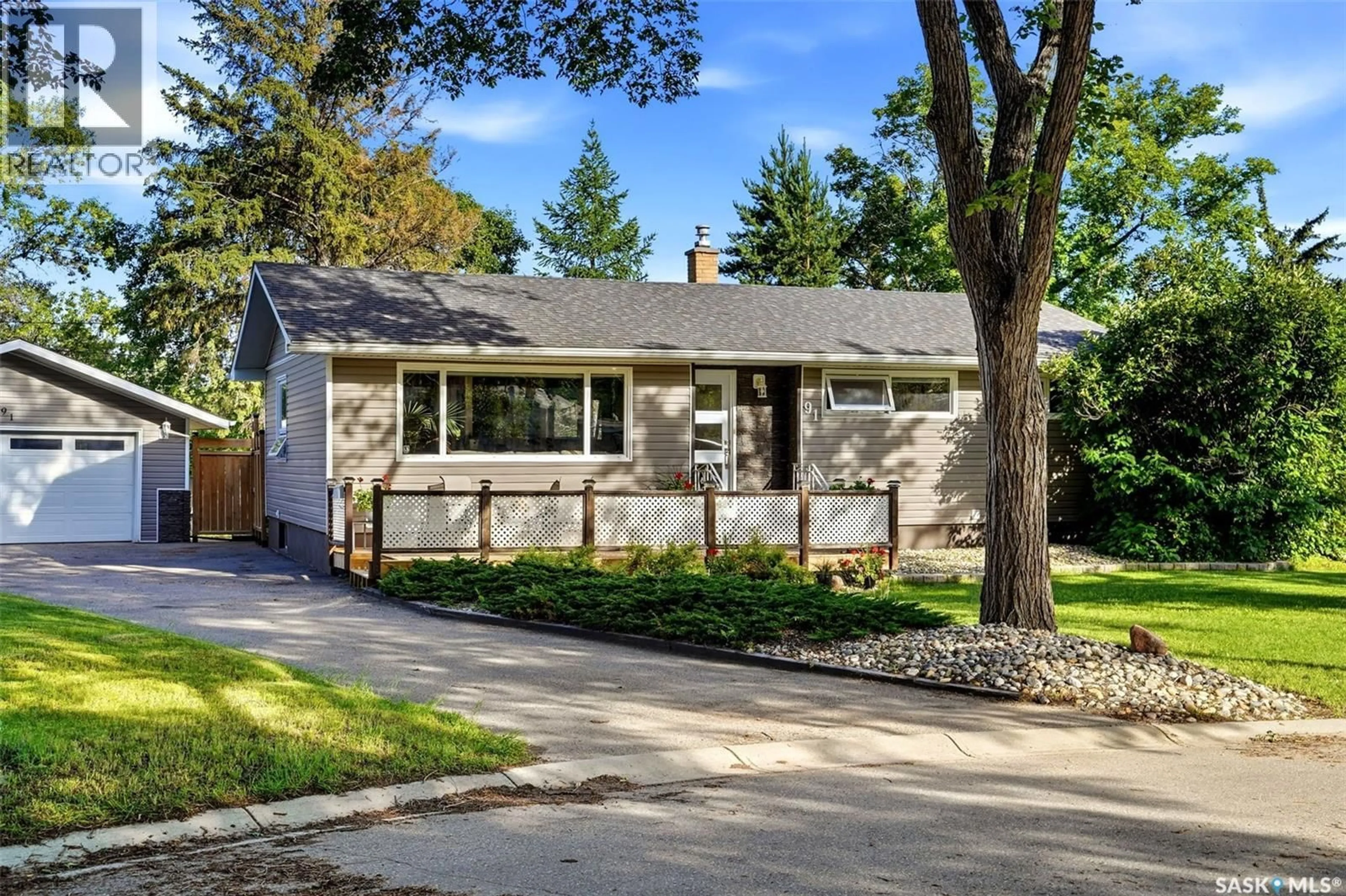 Home with vinyl exterior material, street for 91 CARDINAL CRESCENT, Regina Saskatchewan S4S3H8