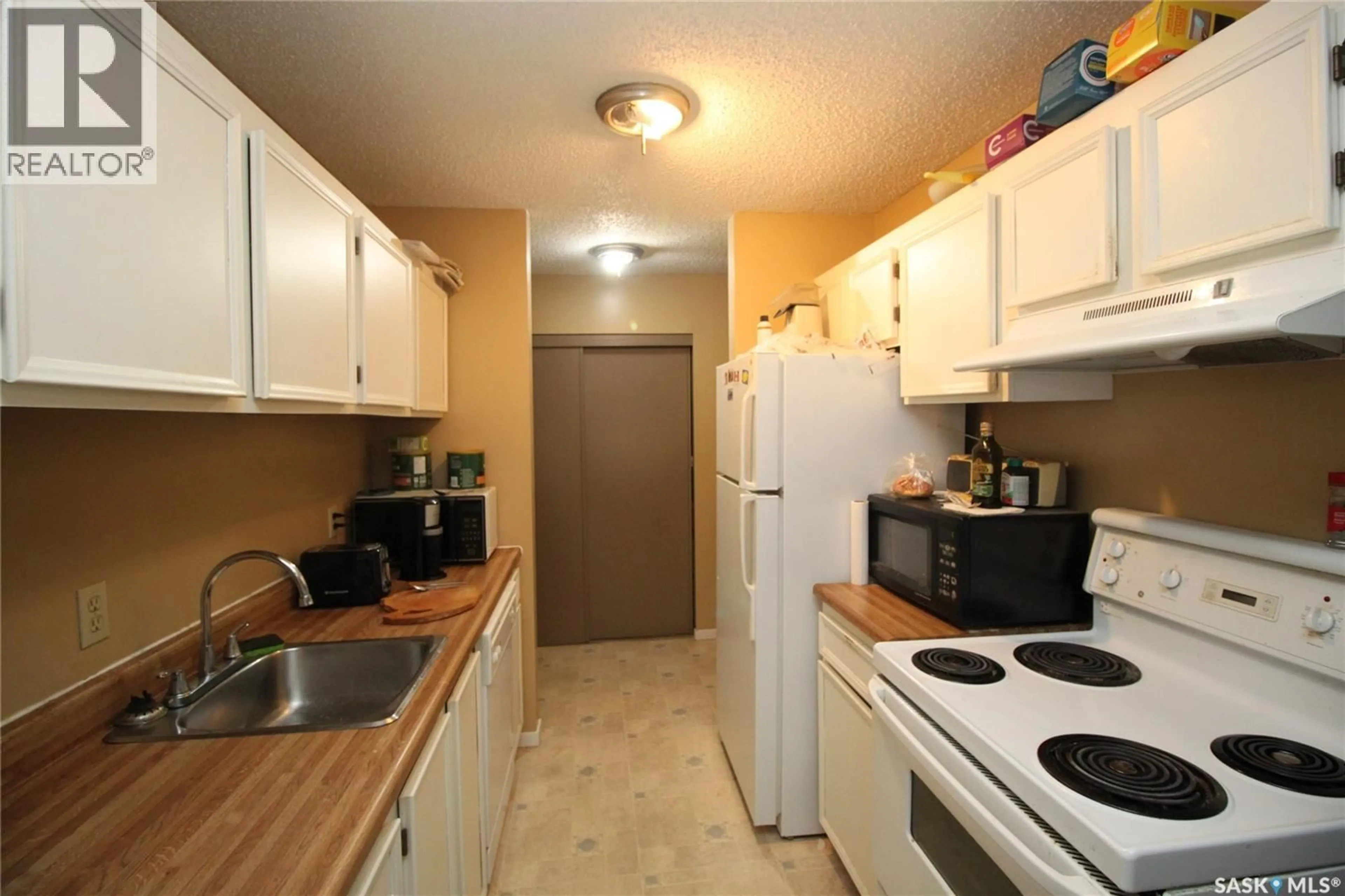 Standard kitchen, unknown for 305 215 TAIT PLACE, Saskatoon Saskatchewan S7H5L5