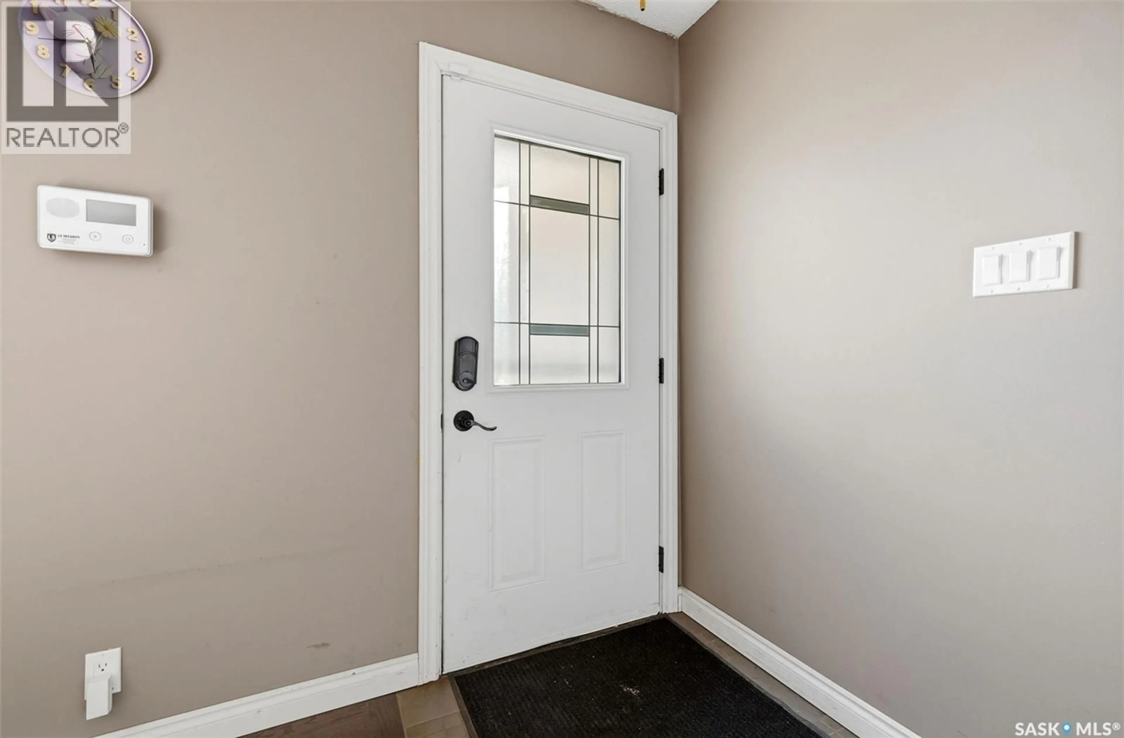 Indoor entryway for 75 ROTHWELL CRESCENT, Regina Saskatchewan S4N1R5