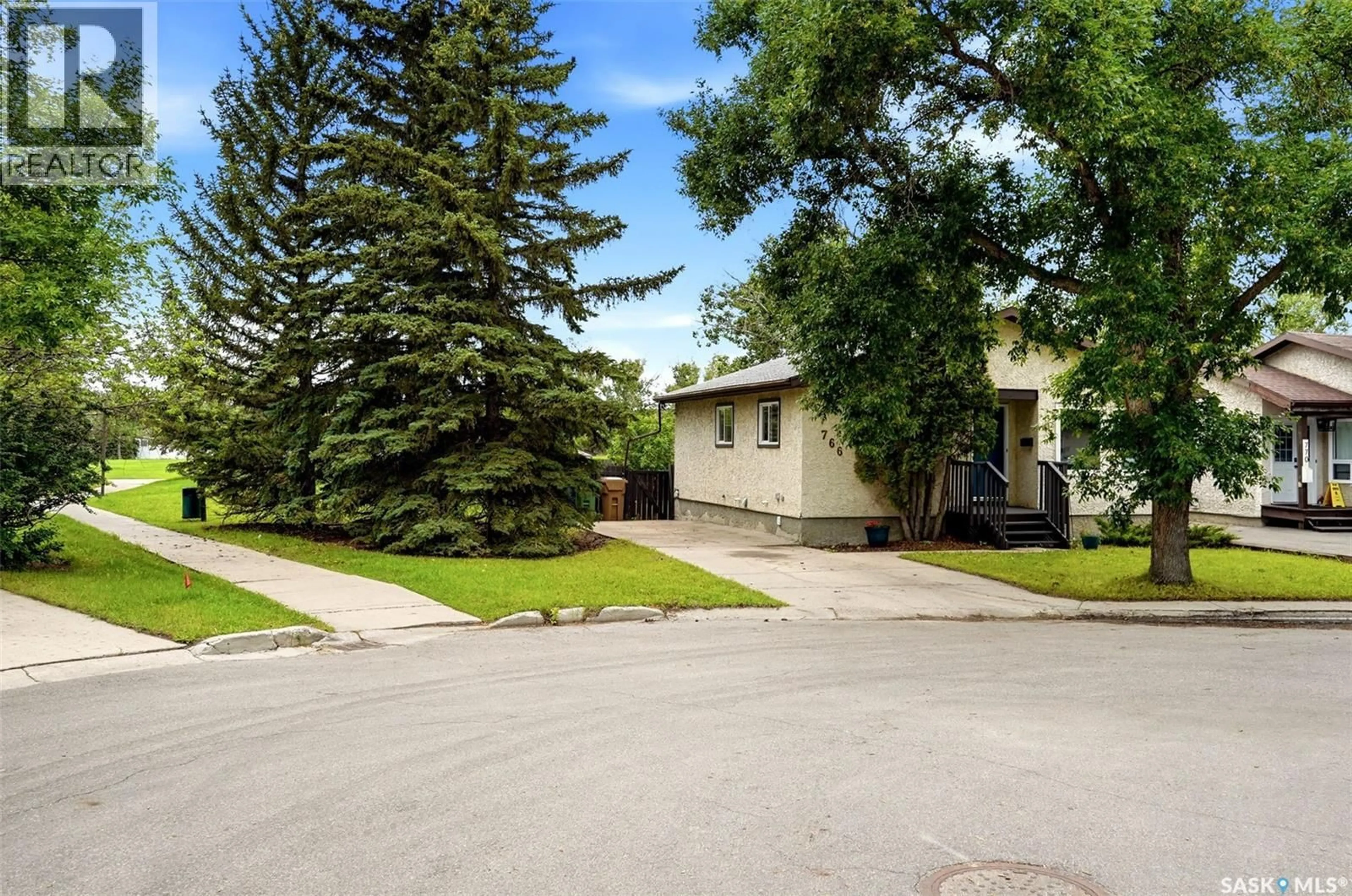 Patio, street for 766 HAYWORTH CRESCENT, Regina Saskatchewan S4X1Y1