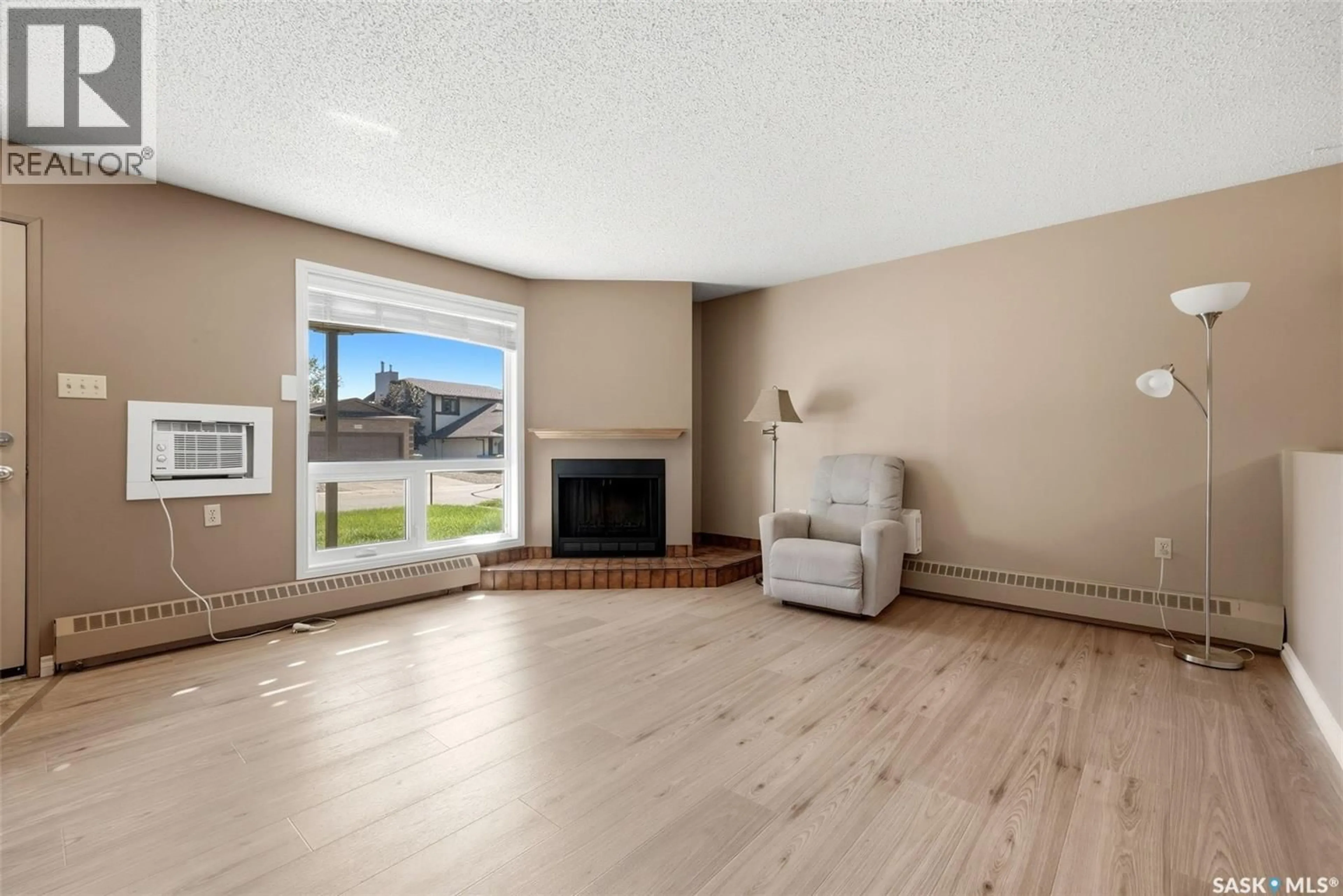 Unknown for 102 - 2921 HARDING STREET, Regina Saskatchewan S4V1B9