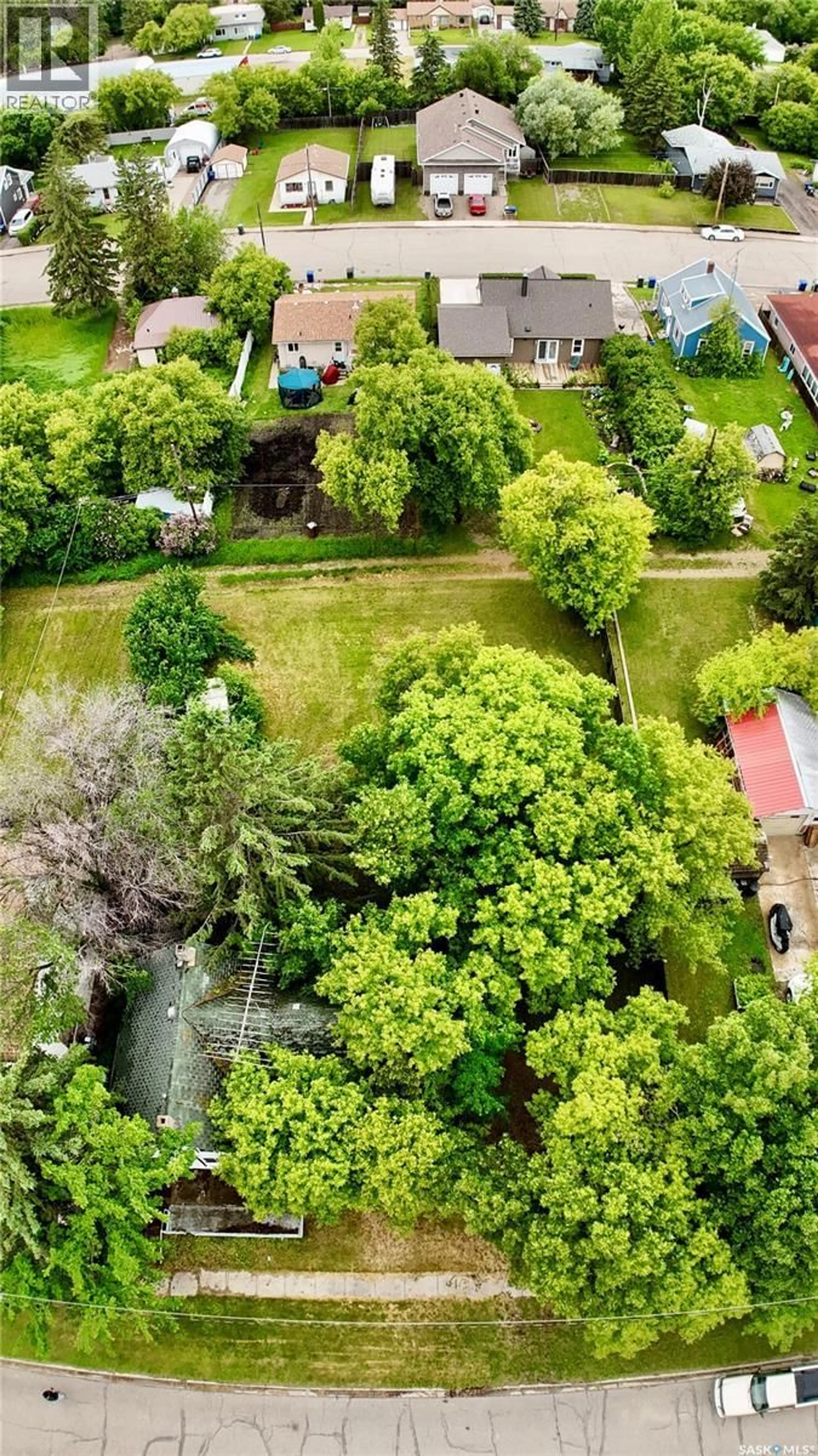 A pic from outside/outdoor area/front of a property/back of a property/a pic from drone, street for 512 MAPLE STREET, Esterhazy Saskatchewan S0A0X0