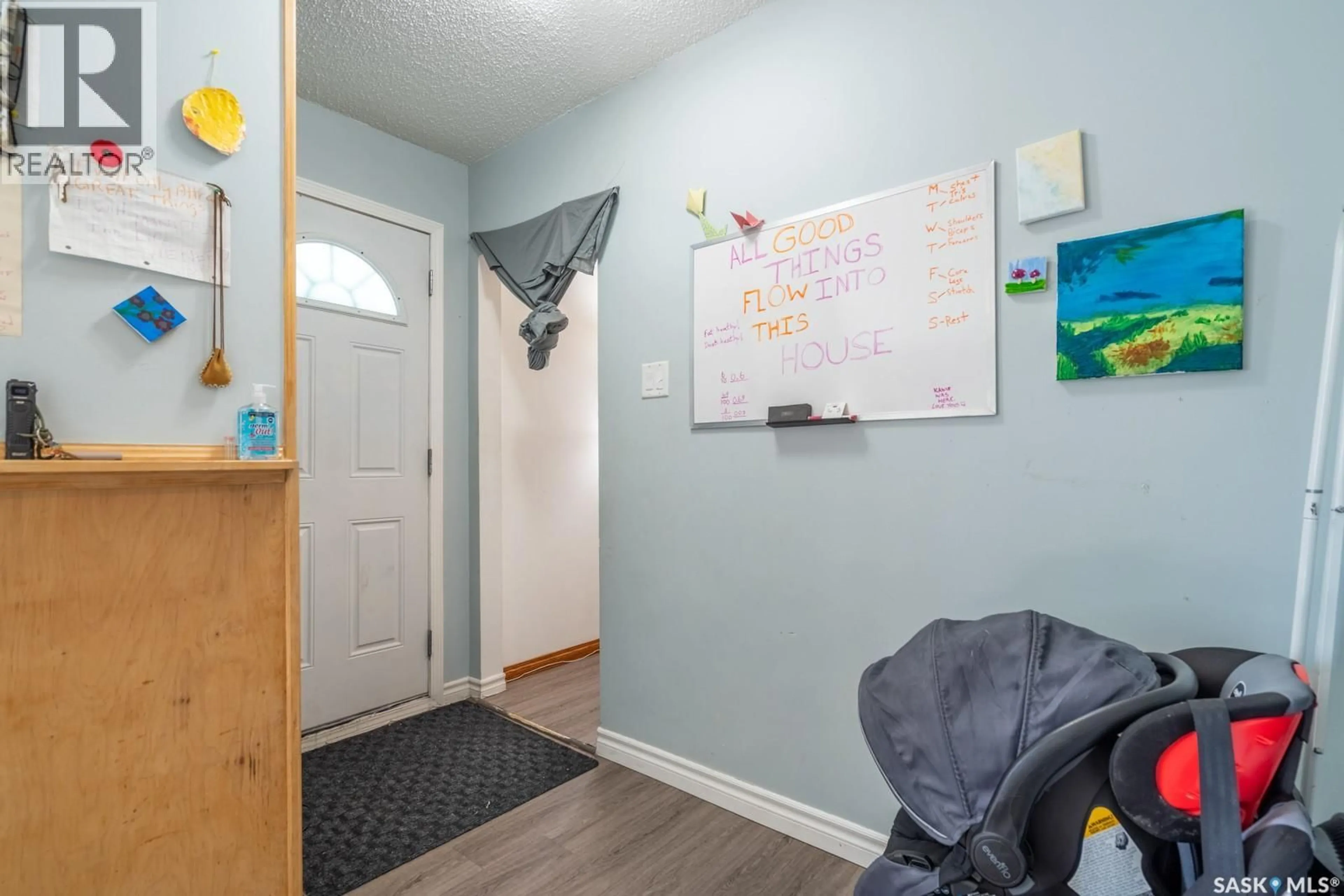 Indoor entryway for 725 CAMERON STREET, Regina Saskatchewan S4T2S2