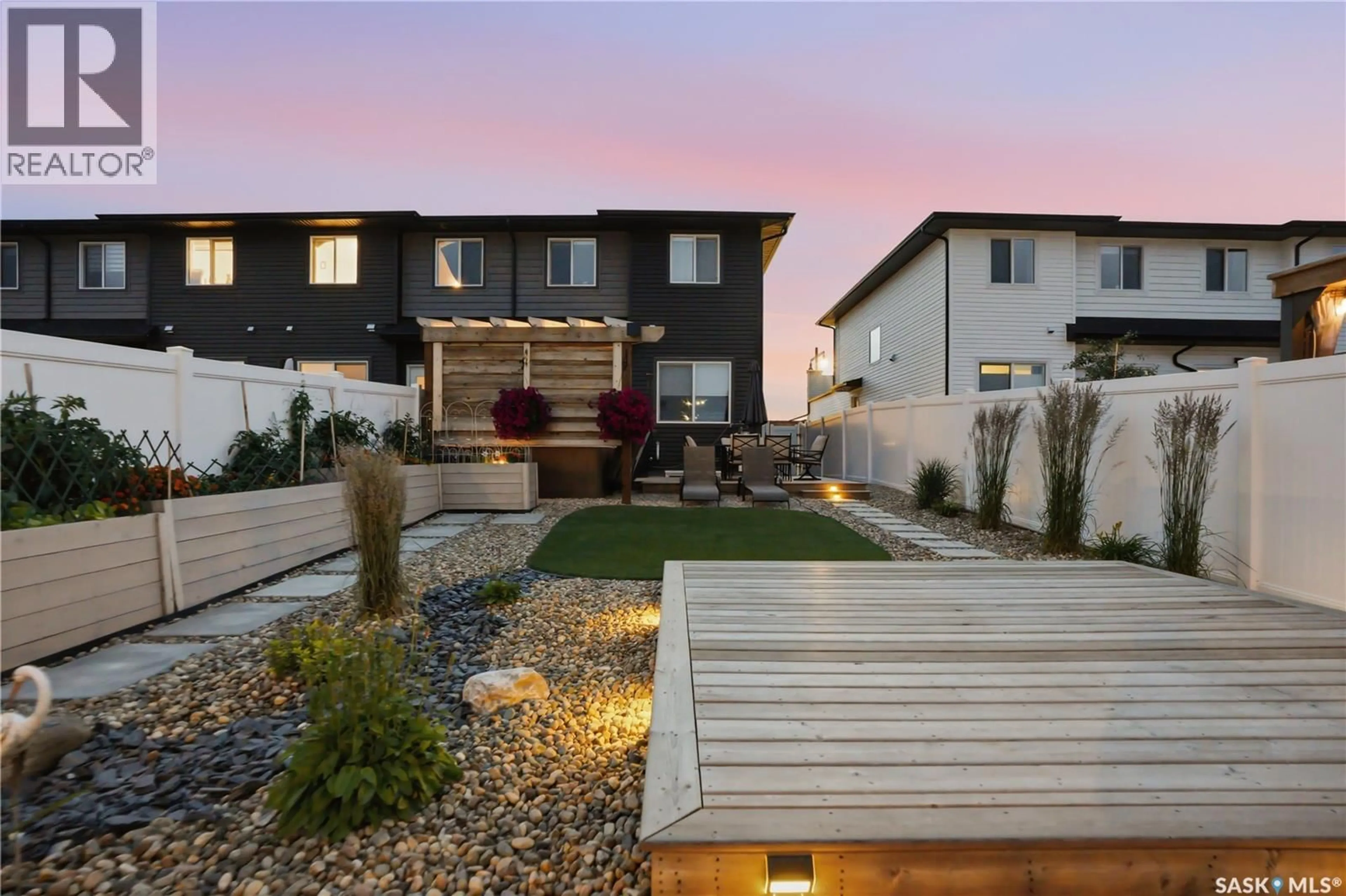 Patio, street for 850 BRIGHTON GATE, Saskatoon Saskatchewan S7V1L2