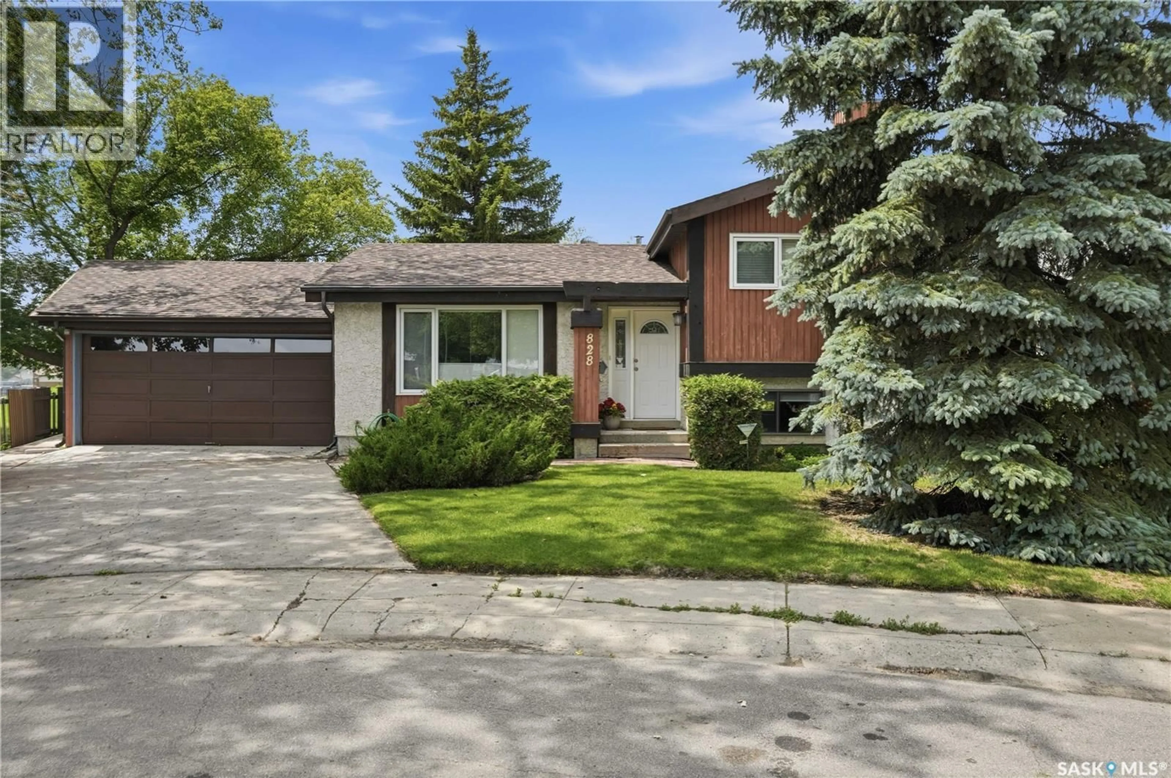 Home with brick exterior material, street for 828 SEYMOUR CRESCENT, Regina Saskatchewan S4X2G4