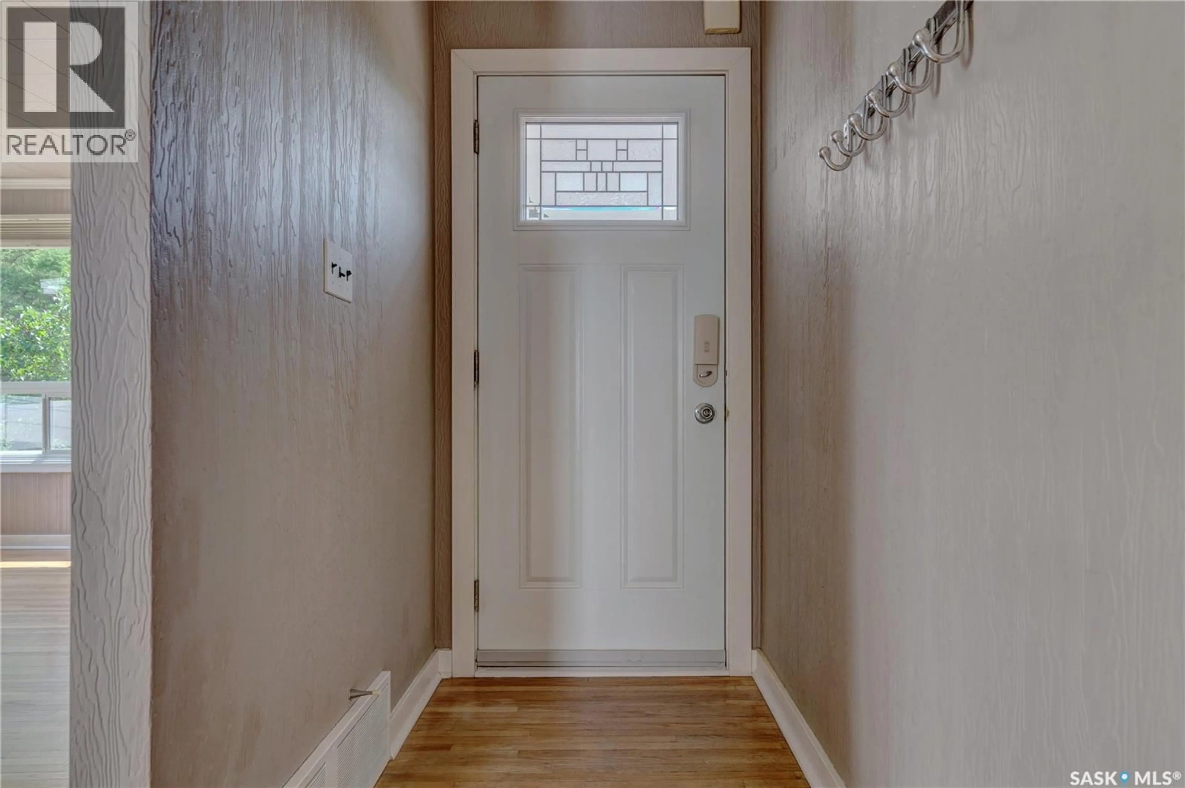 Indoor entryway for 2923 QUINN DRIVE, Regina Saskatchewan S4P2W2