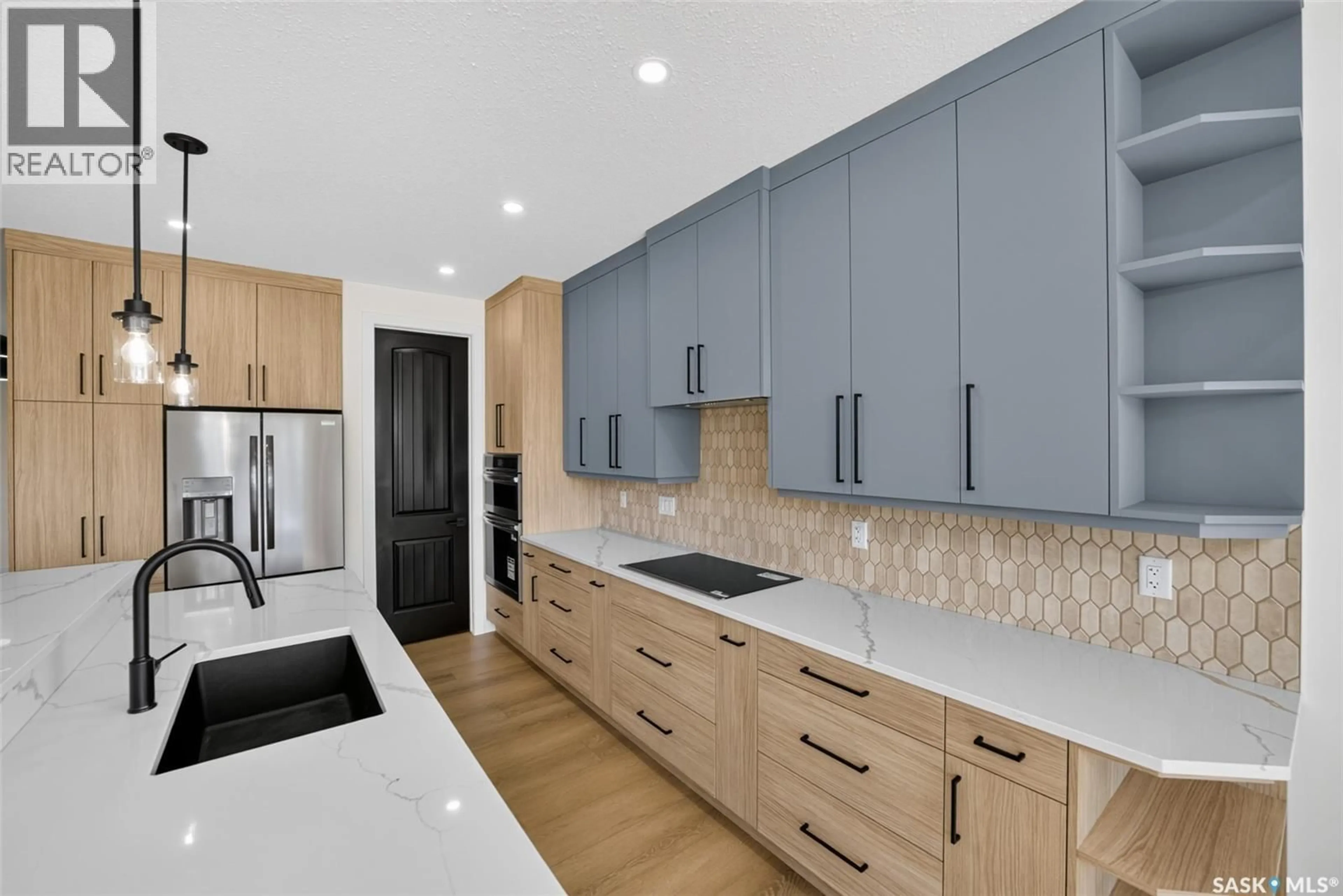 Contemporary kitchen, unknown for E - 74 EMERALD RIDGE, White City Saskatchewan S4L0A8