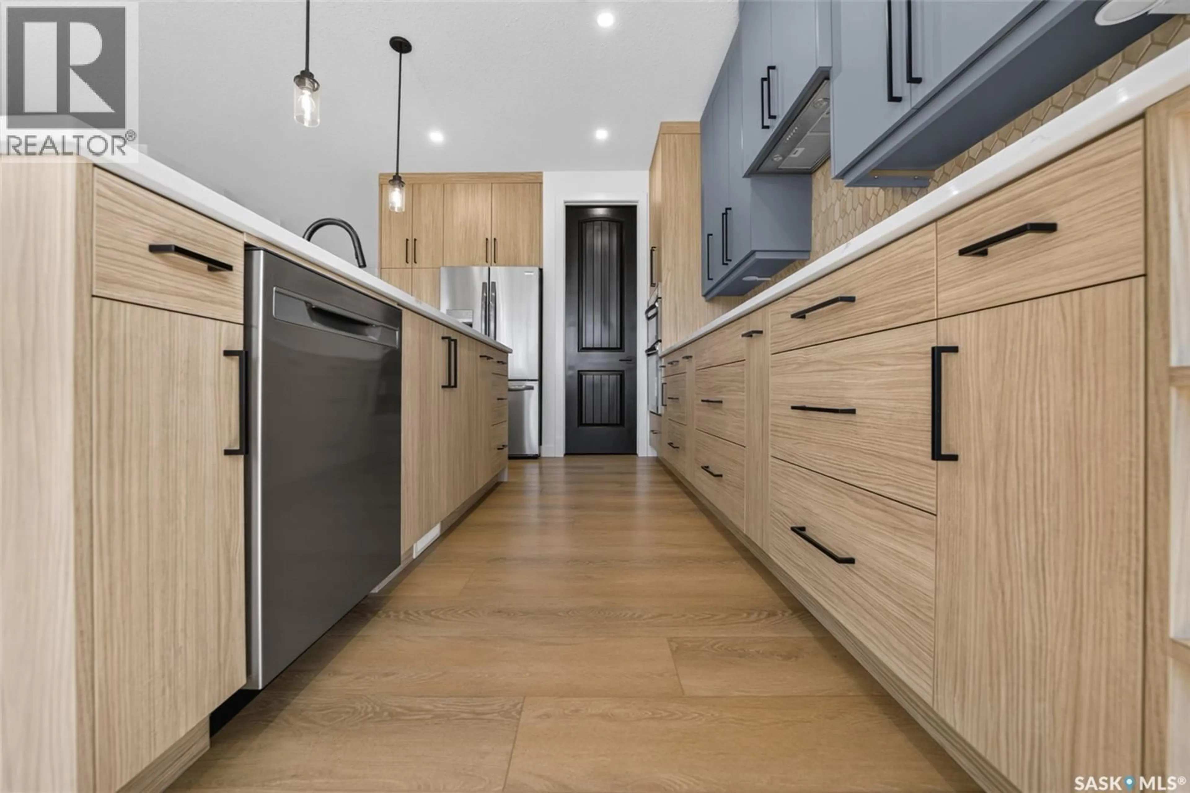 Contemporary kitchen, unknown for E - 74 EMERALD RIDGE, White City Saskatchewan S4L0A8