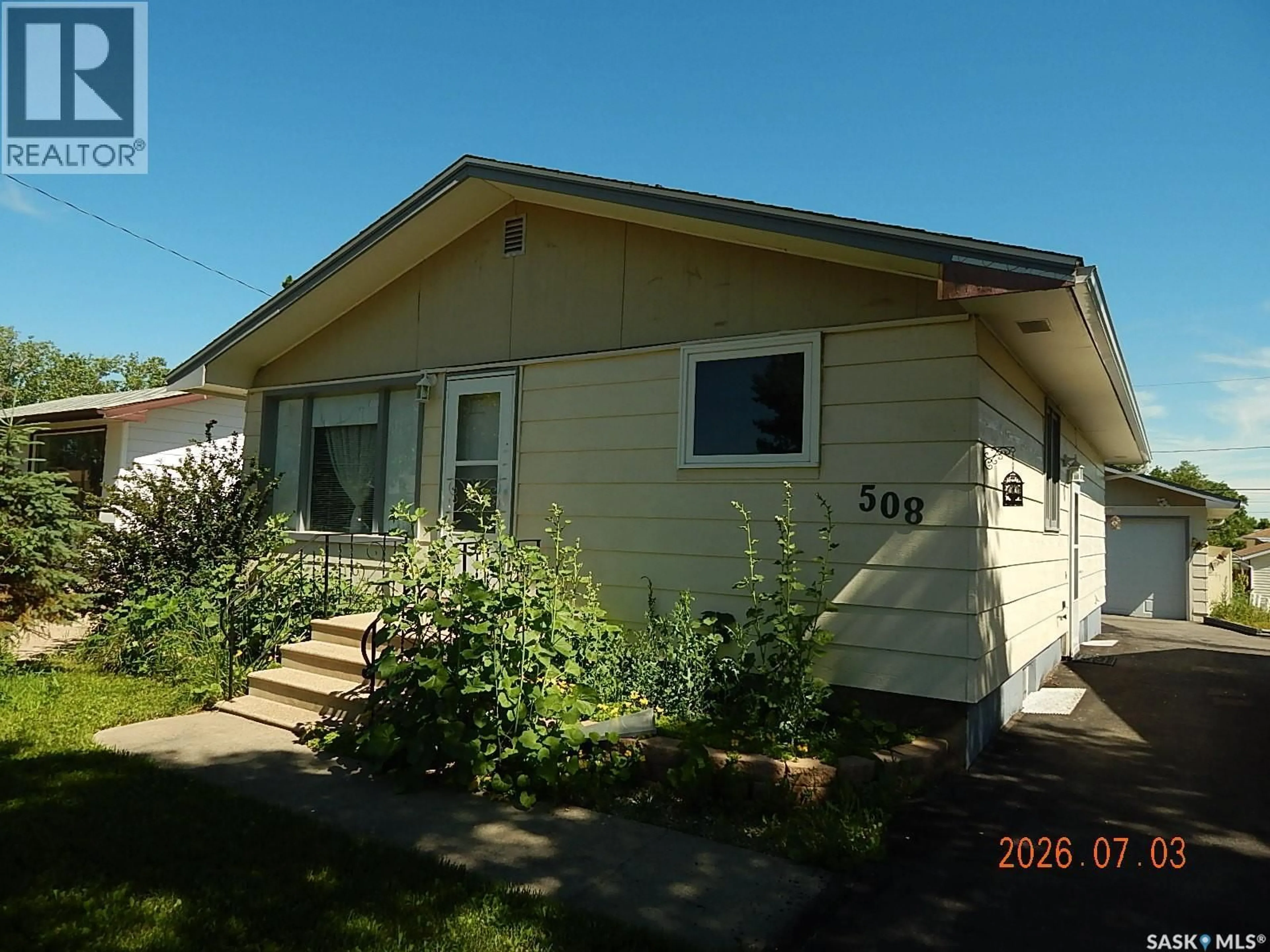 Home with vinyl exterior material, street for 508 6TH AVENUE, Assiniboia Saskatchewan S0H0B0