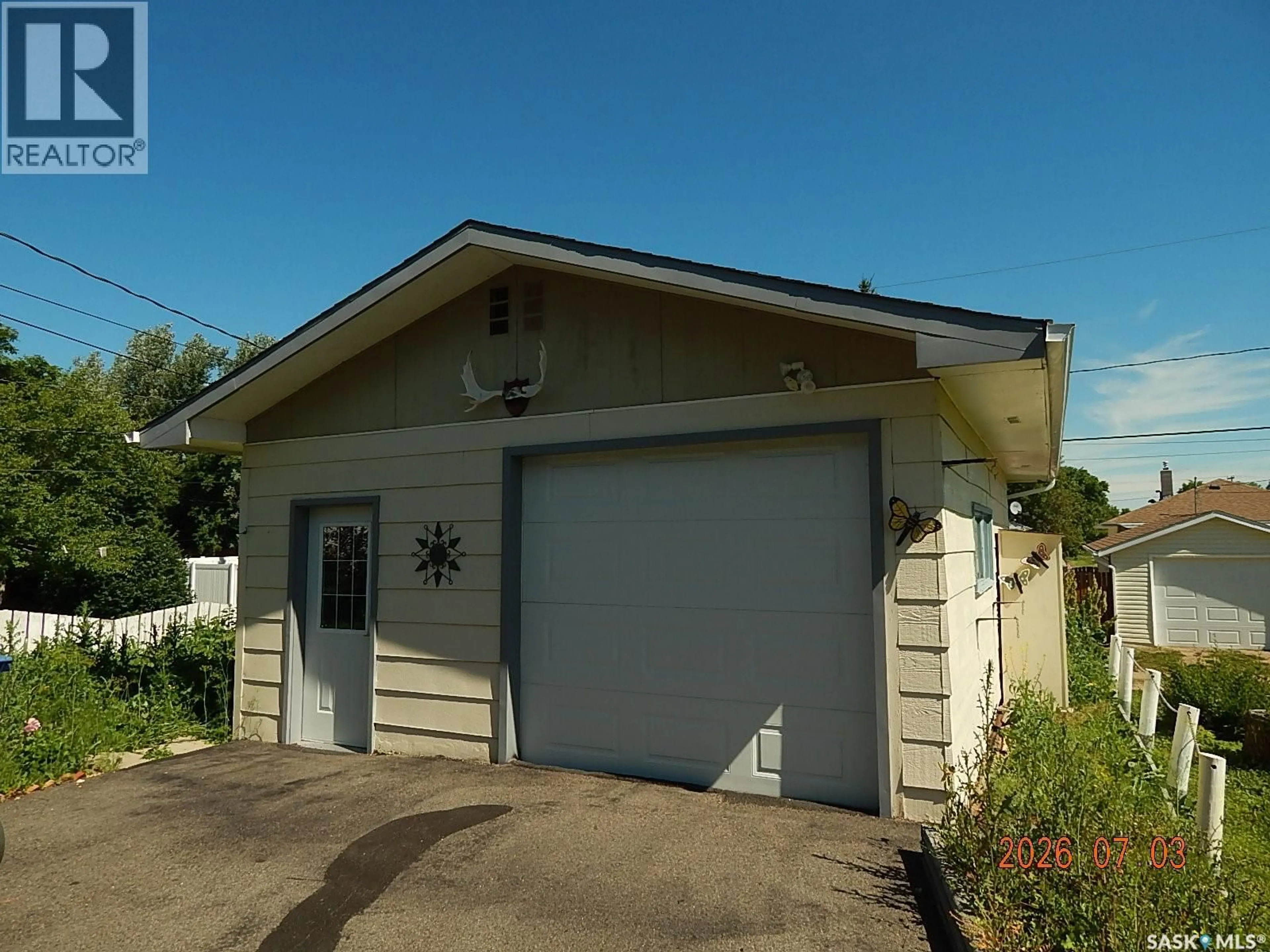 Indoor garage for 508 6TH AVENUE, Assiniboia Saskatchewan S0H0B0