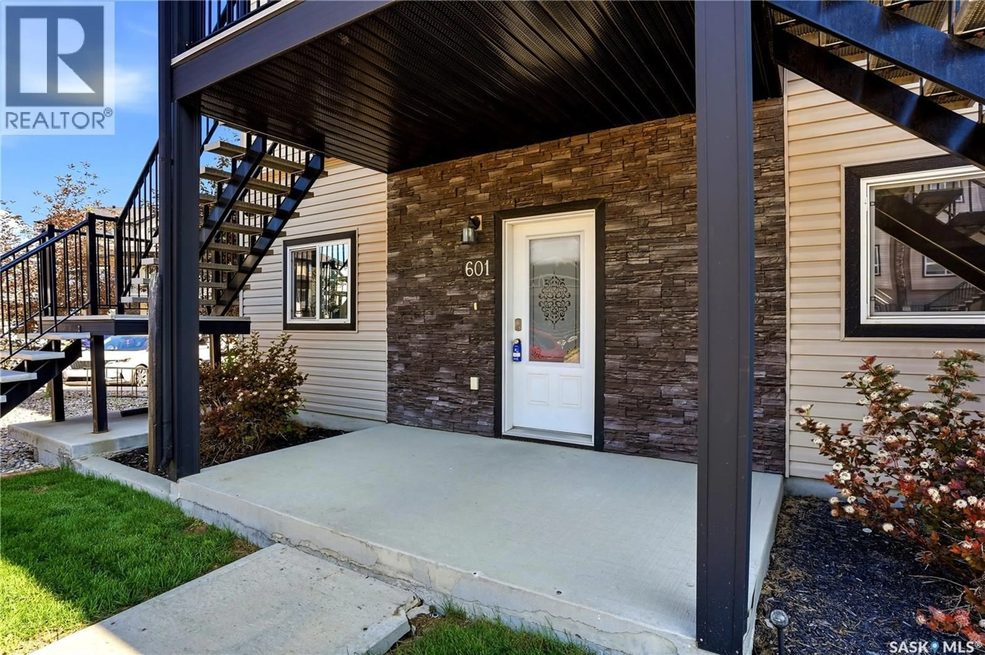 Indoor entryway for 3814 - 601 DEWDNEY AVENUE, Regina Saskatchewan S4Z0A6
