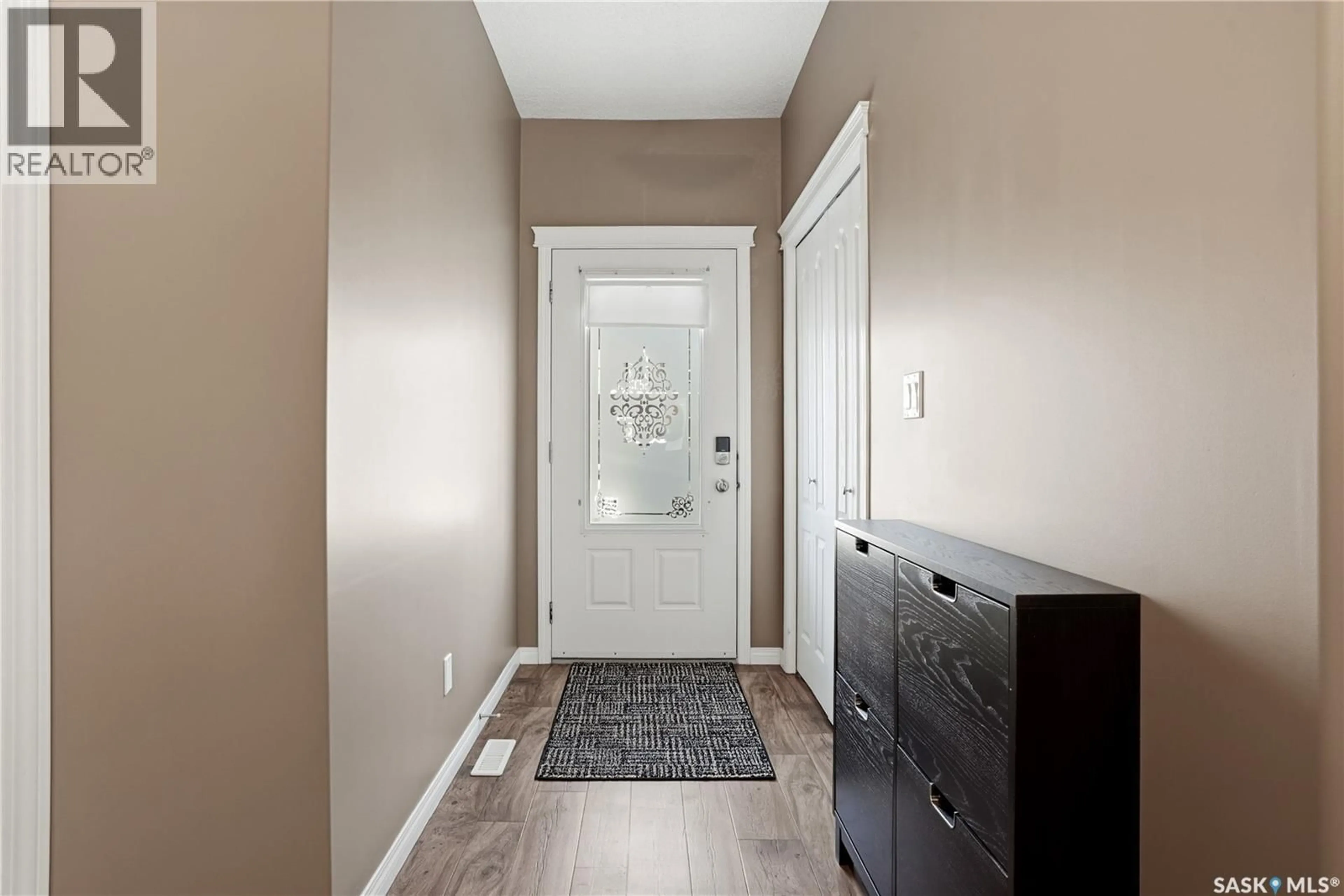 Indoor entryway for 3814 - 601 DEWDNEY AVENUE, Regina Saskatchewan S4Z0A6