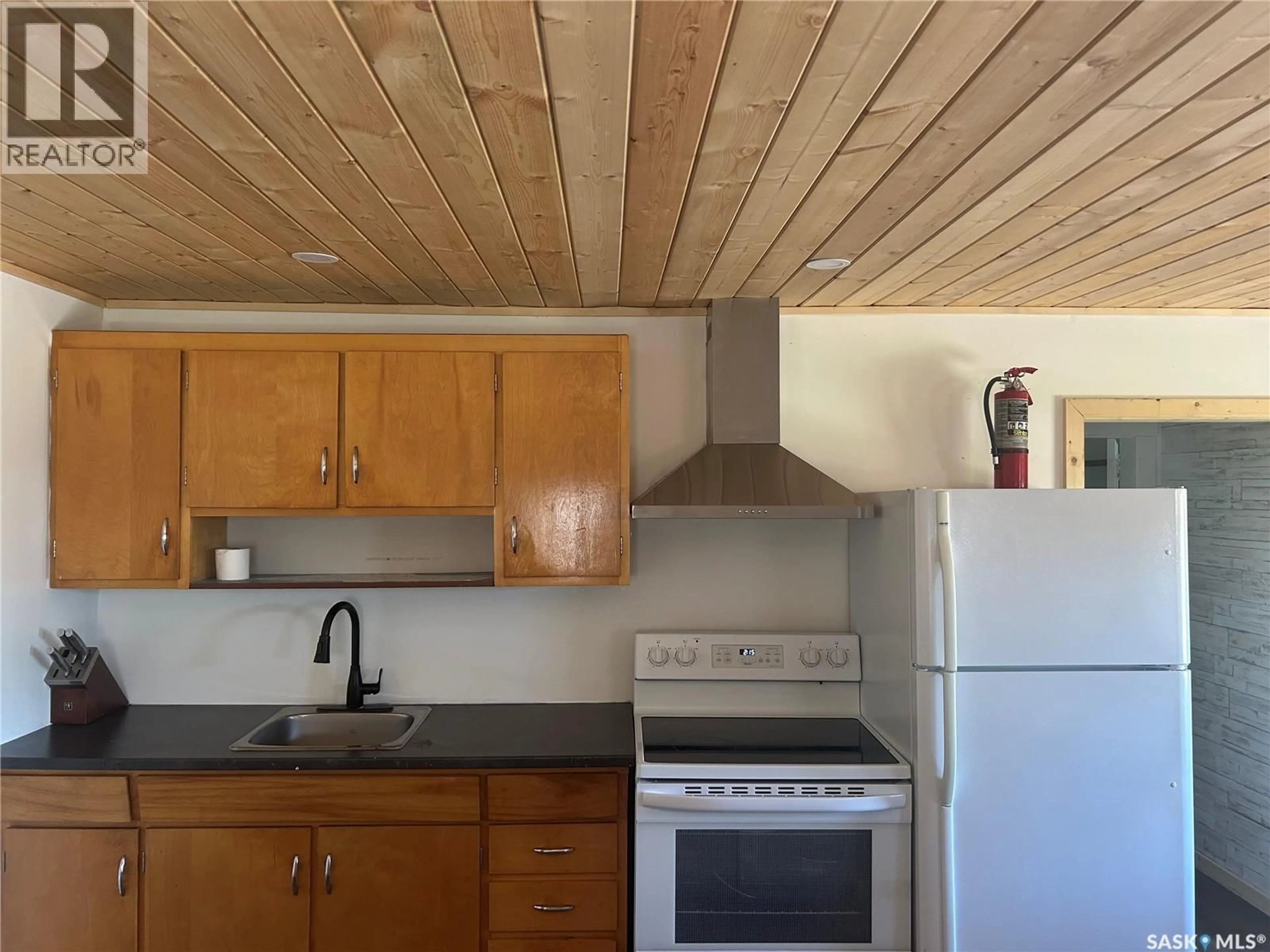 Standard kitchen, wood/laminate floor for 706 NORFOLK AVENUE, Chamberlain Saskatchewan S0G0R0