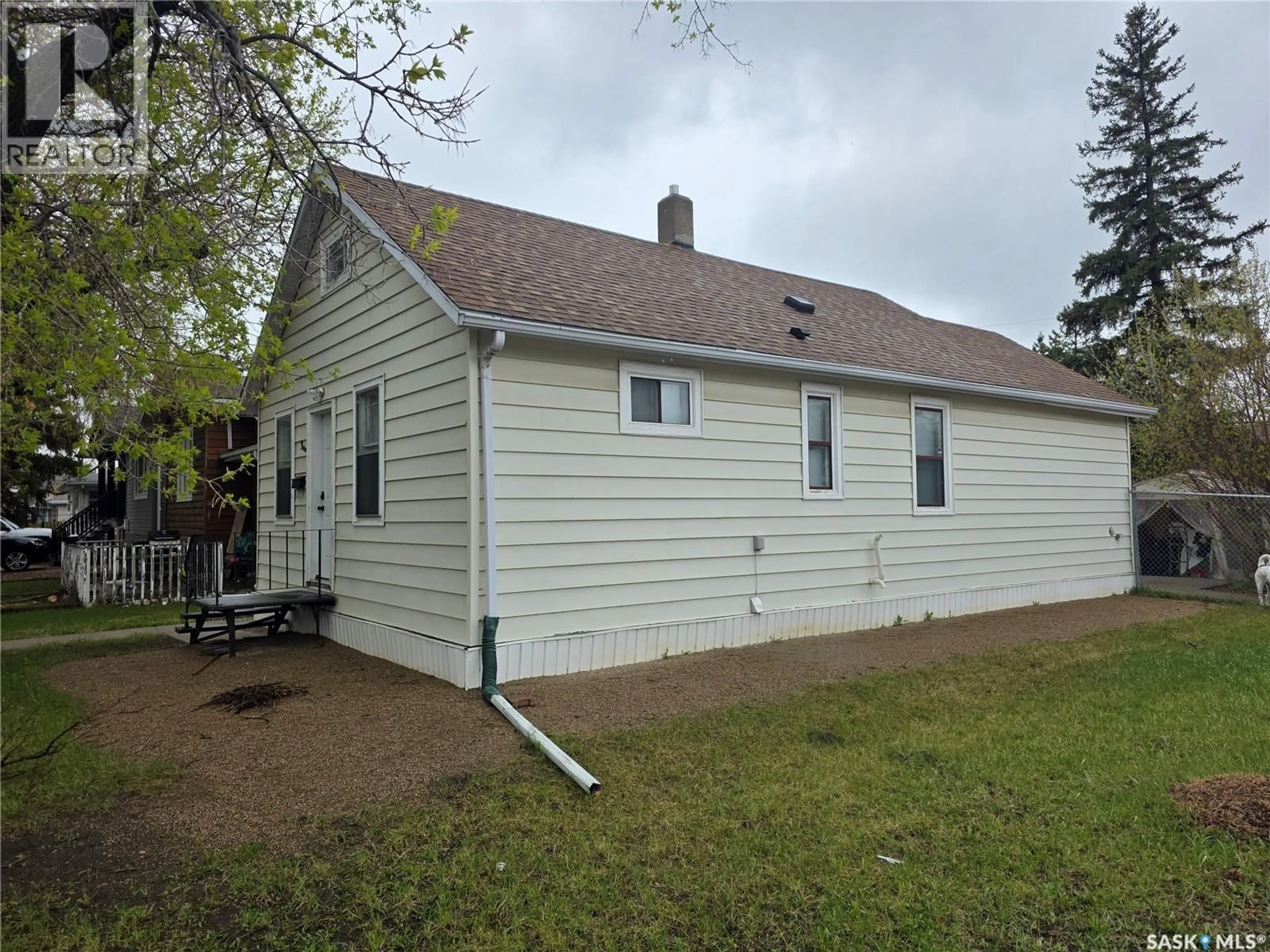 Home with vinyl exterior material, building for 300 SMITH STREET, Regina Saskatchewan S4R2K9