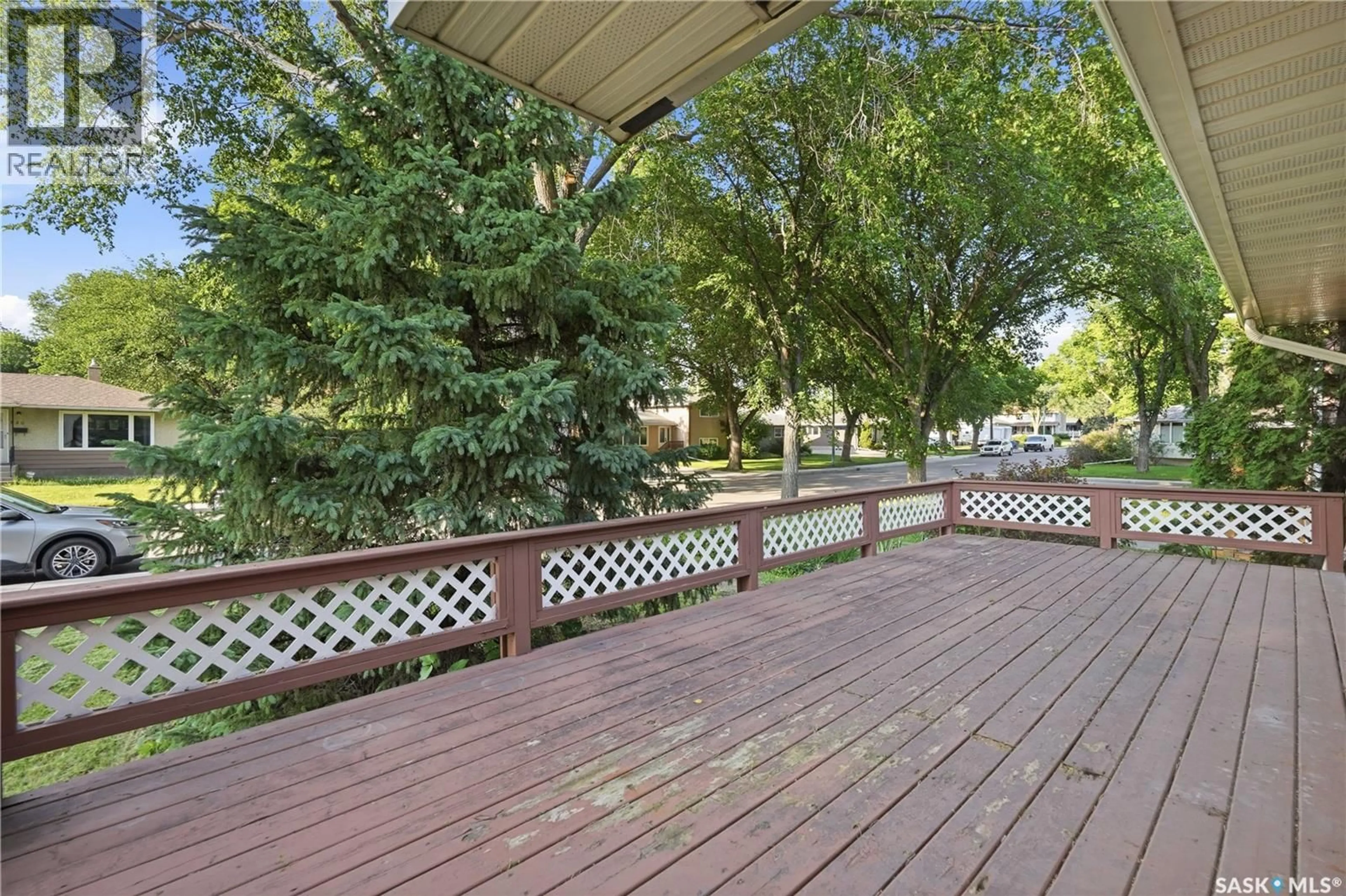 Patio, street for 619 MURRAY AVENUE, Regina Saskatchewan S4N1K1