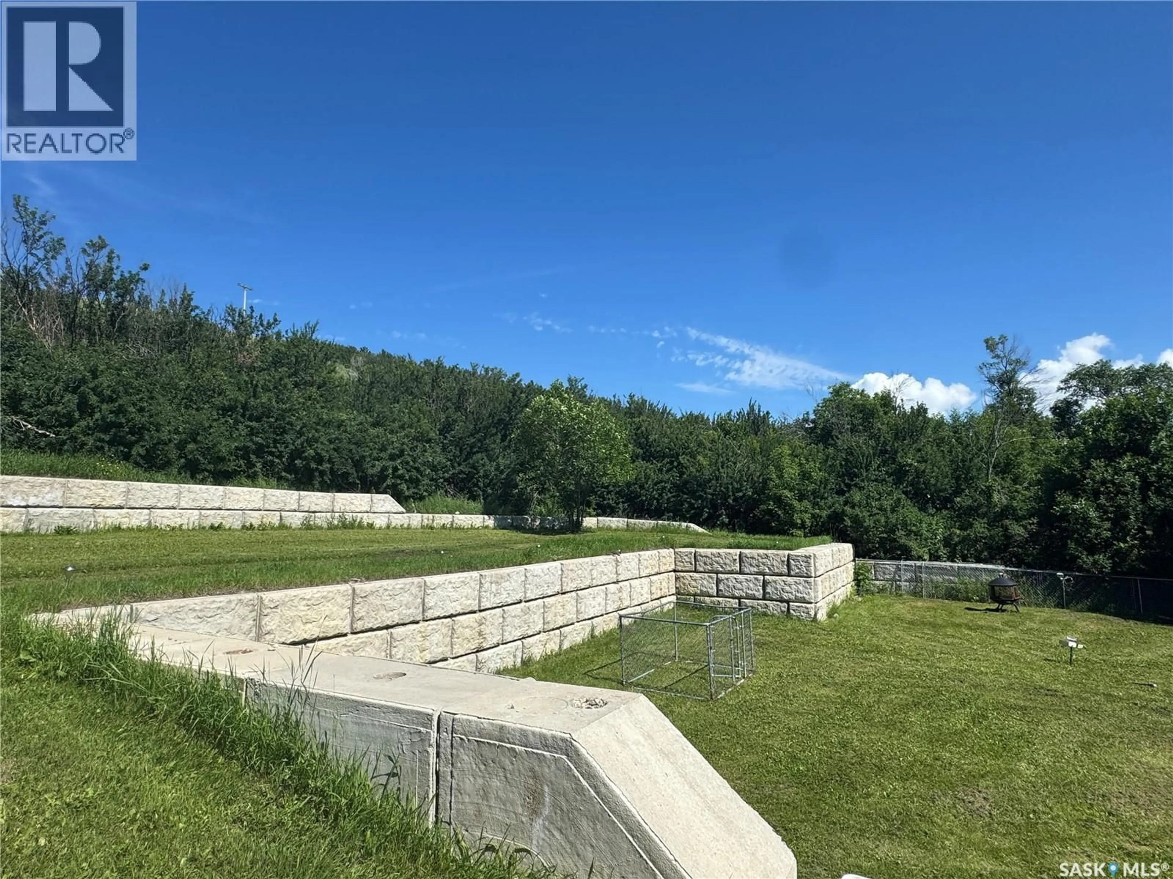 A pic from outside/outdoor area/front of a property/back of a property/a pic from drone, water/lake/river/ocean view for 607 BARNETT DRIVE, Fort San Saskatchewan S0G1S0