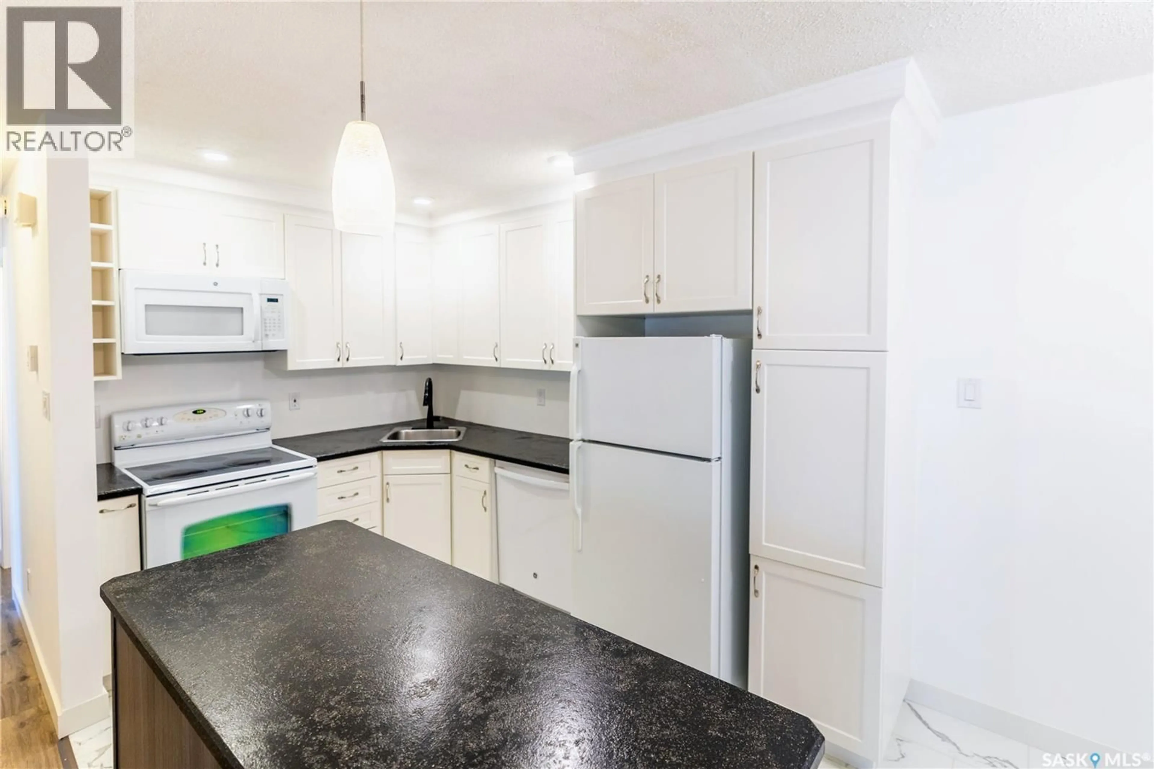 Standard kitchen, unknown for 8 NOLLET AVENUE, Regina Saskatchewan S4T7P9
