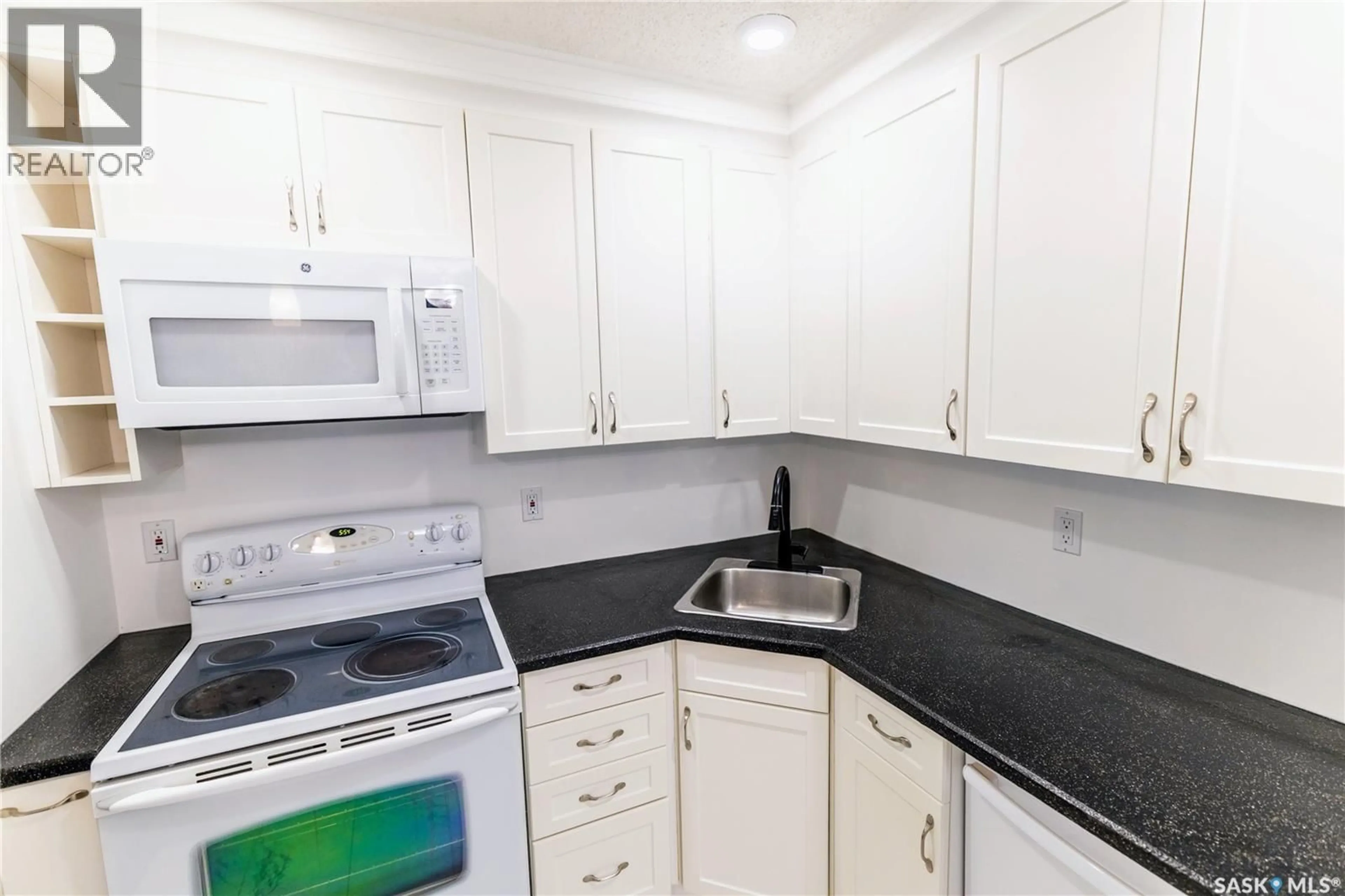 Standard kitchen, unknown for 8 NOLLET AVENUE, Regina Saskatchewan S4T7P9