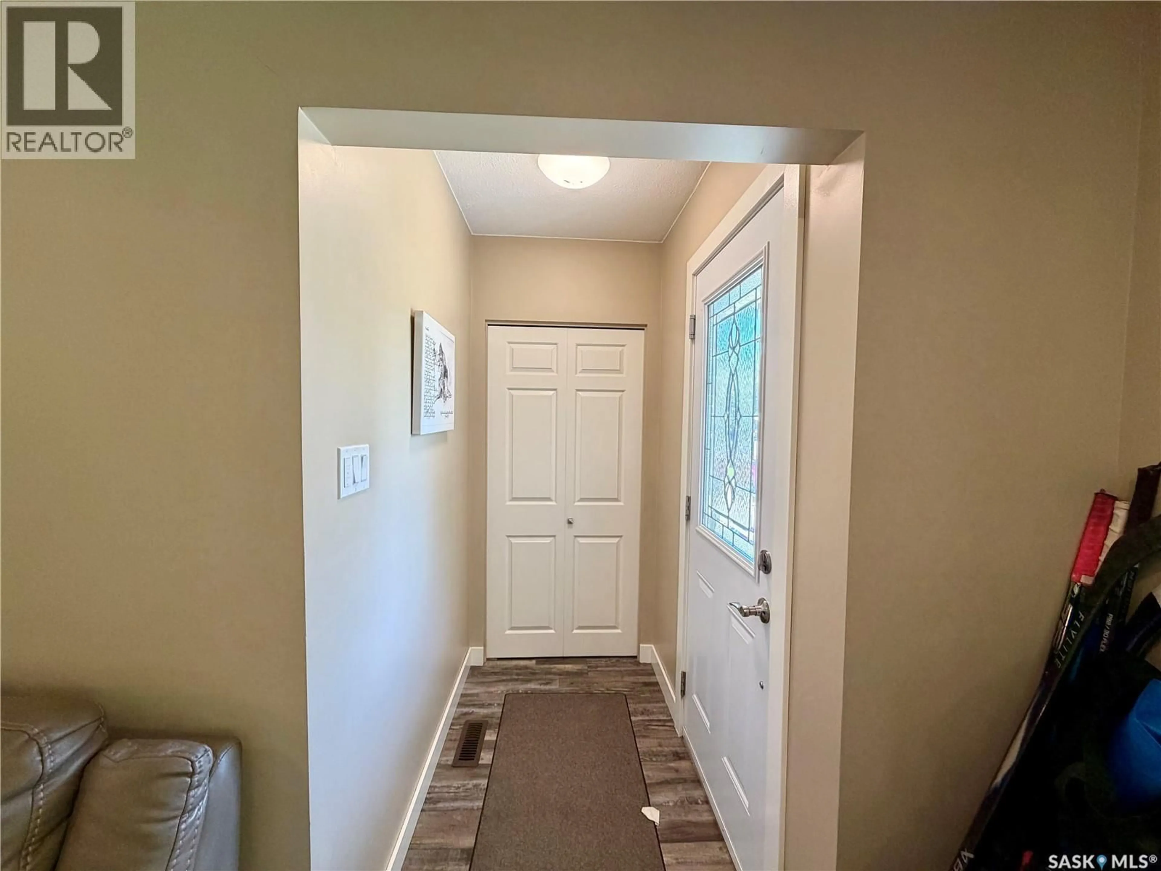 Indoor entryway for 1110 HASTINGS STREET, Moose Jaw Saskatchewan S6H5R9